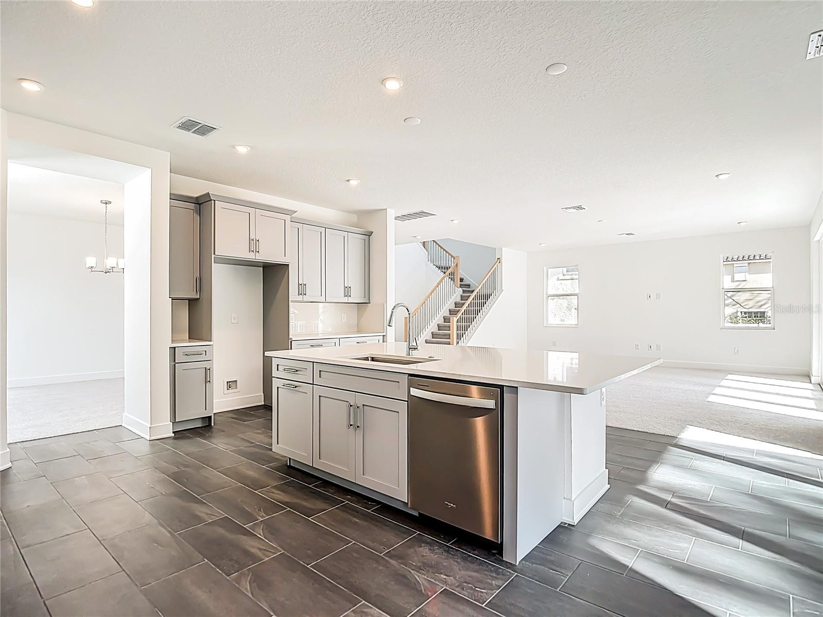 Listing photo id 15 for 4614 Euclid Avenue