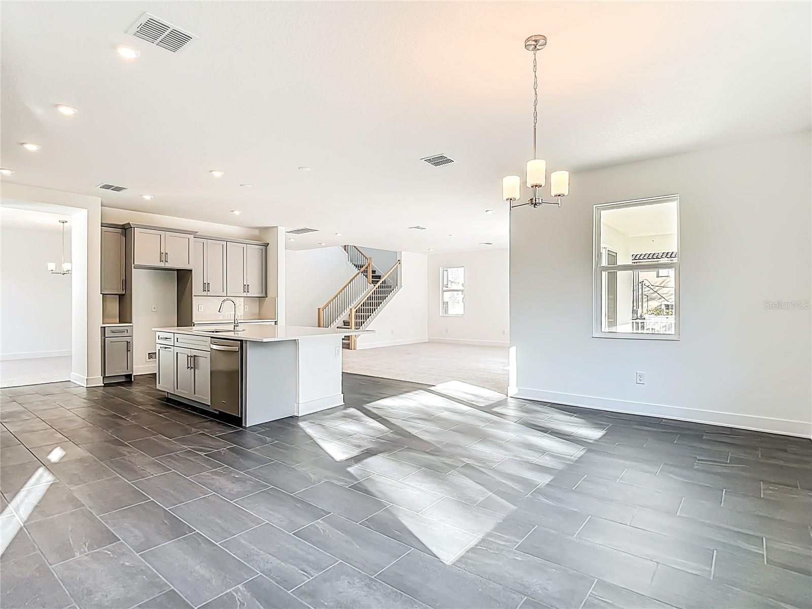 Listing photo id 18 for 4614 Euclid Avenue