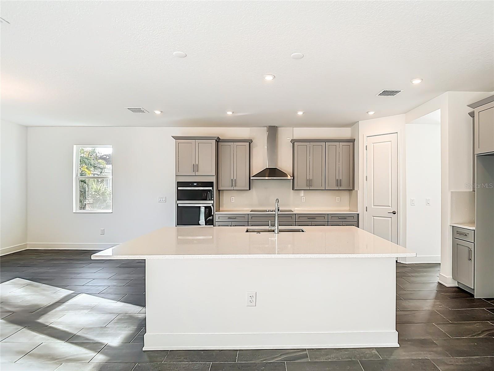 Listing photo id 22 for 4614 Euclid Avenue