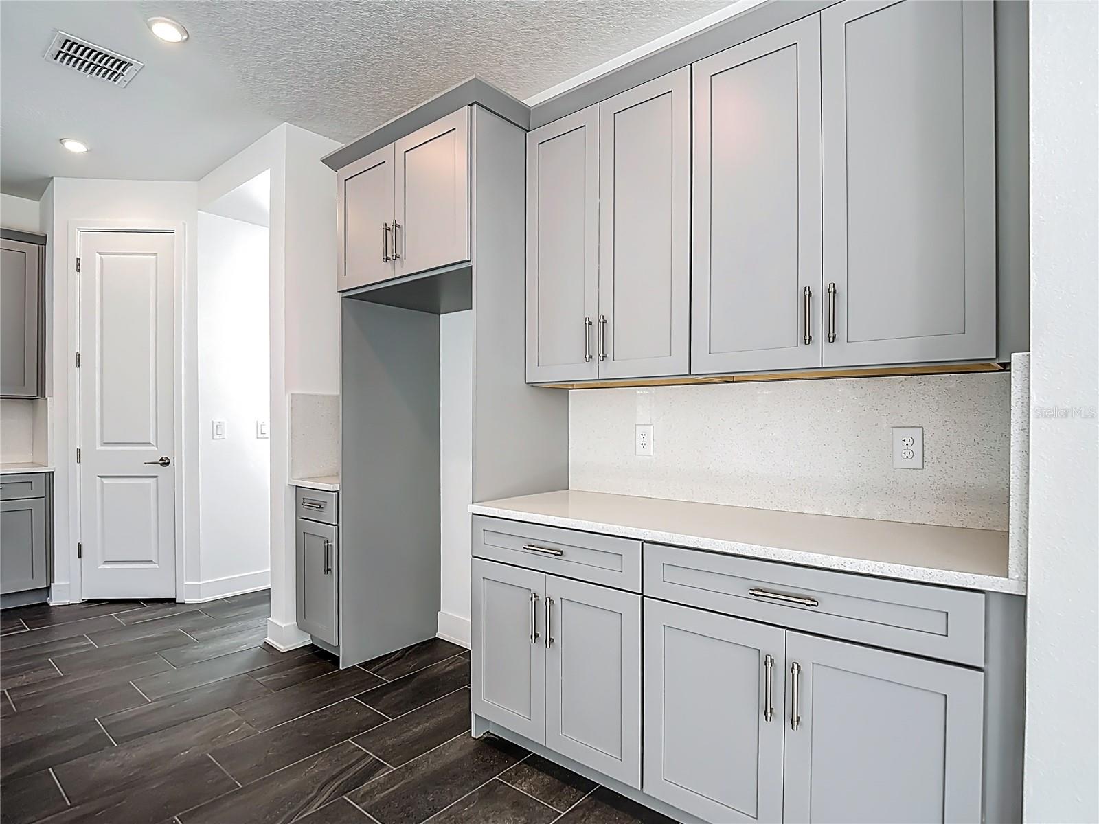 Listing photo id 24 for 4614 Euclid Avenue