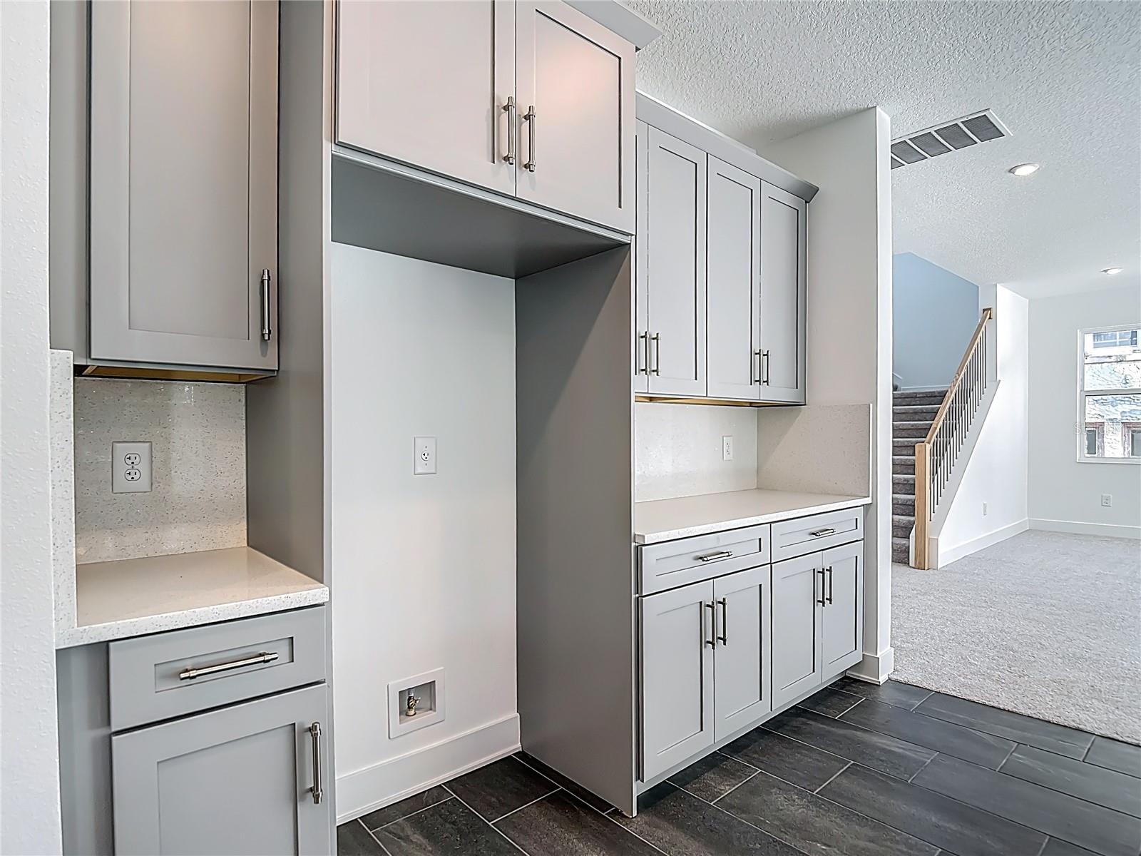 Listing photo id 25 for 4614 Euclid Avenue