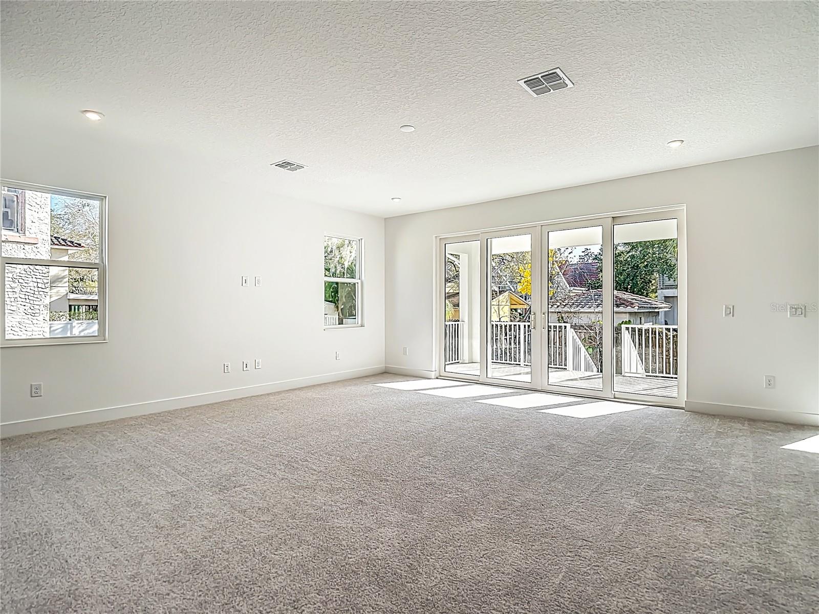 Listing photo id 31 for 4614 Euclid Avenue