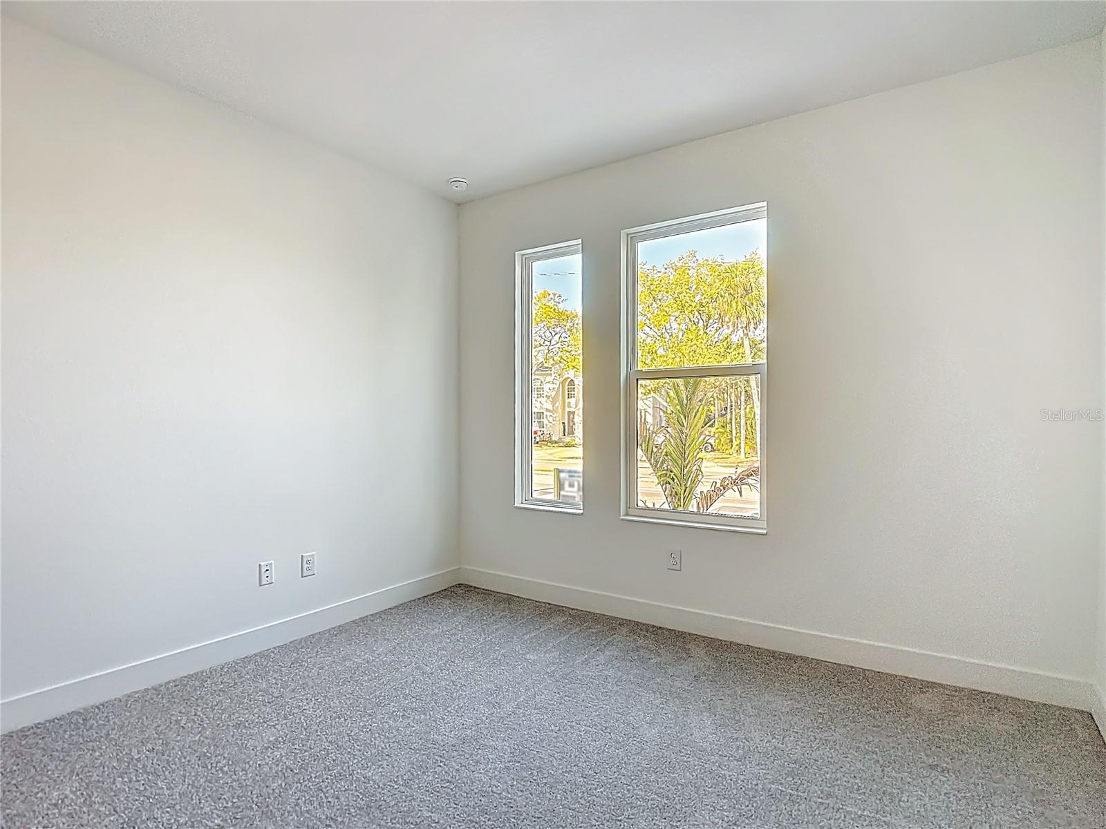 Listing photo id 37 for 4614 Euclid Avenue