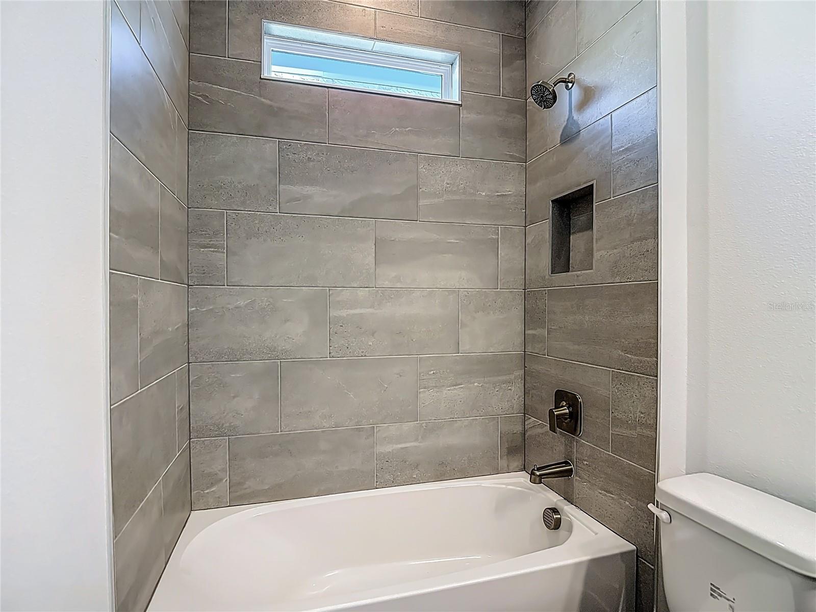 Listing photo id 39 for 4614 Euclid Avenue