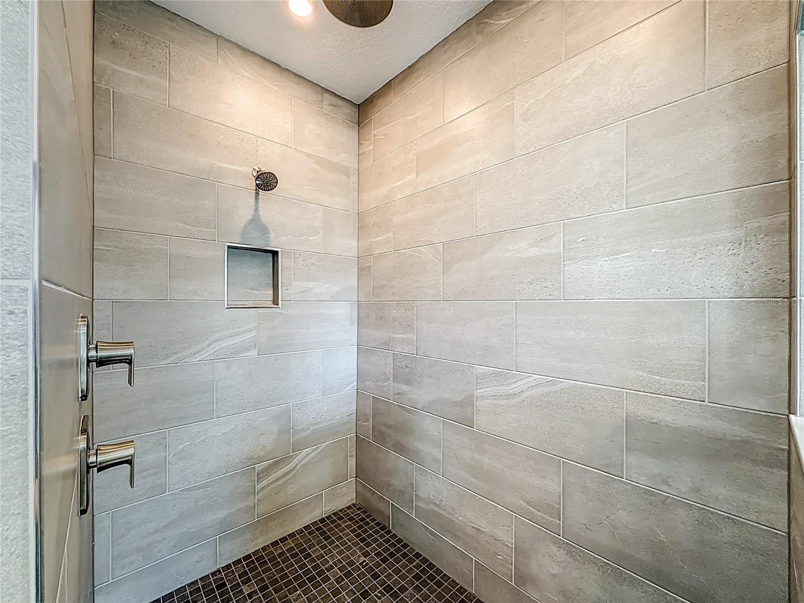 Listing photo id 55 for 4614 Euclid Avenue