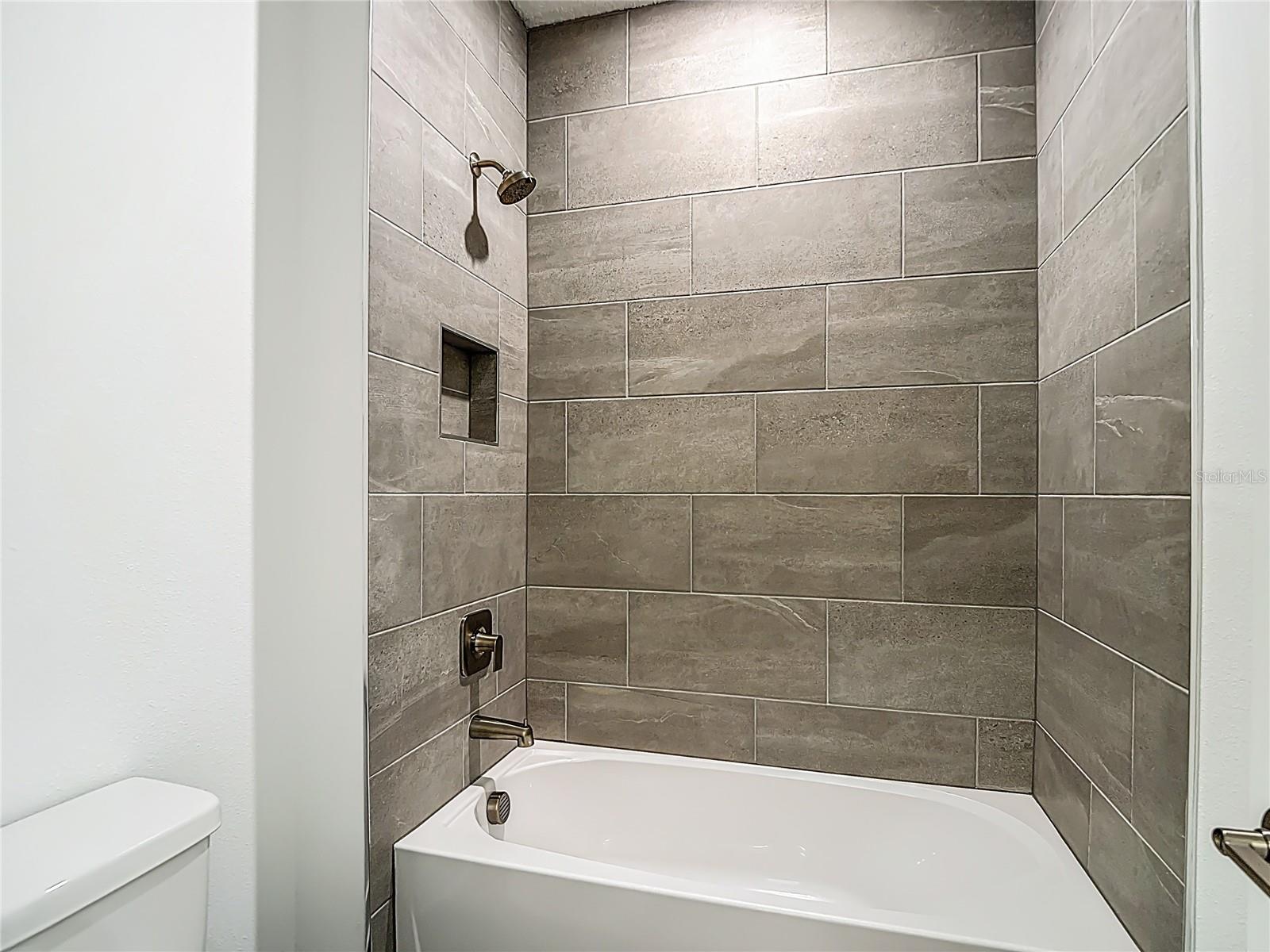 Listing photo id 61 for 4614 Euclid Avenue