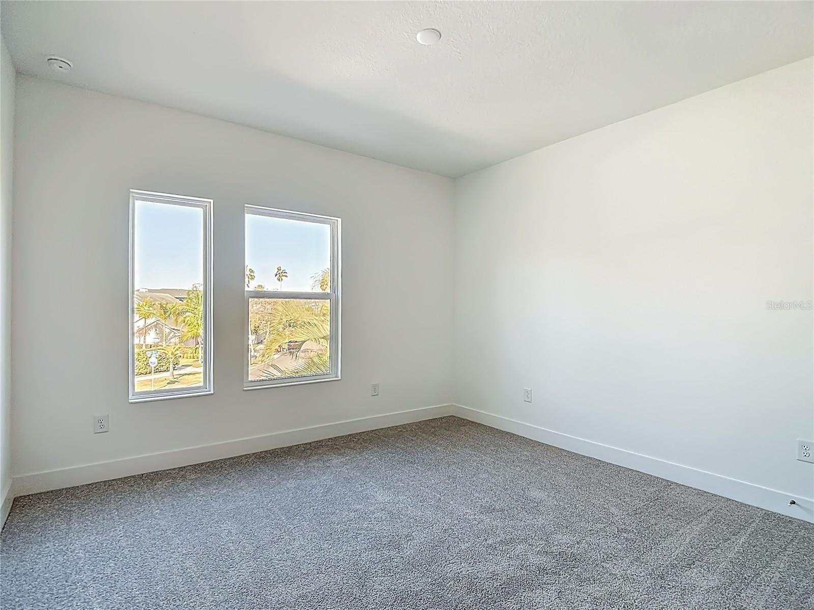 Listing photo id 62 for 4614 Euclid Avenue