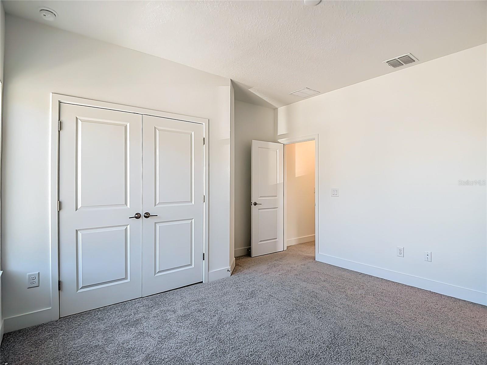 Listing photo id 67 for 4614 Euclid Avenue