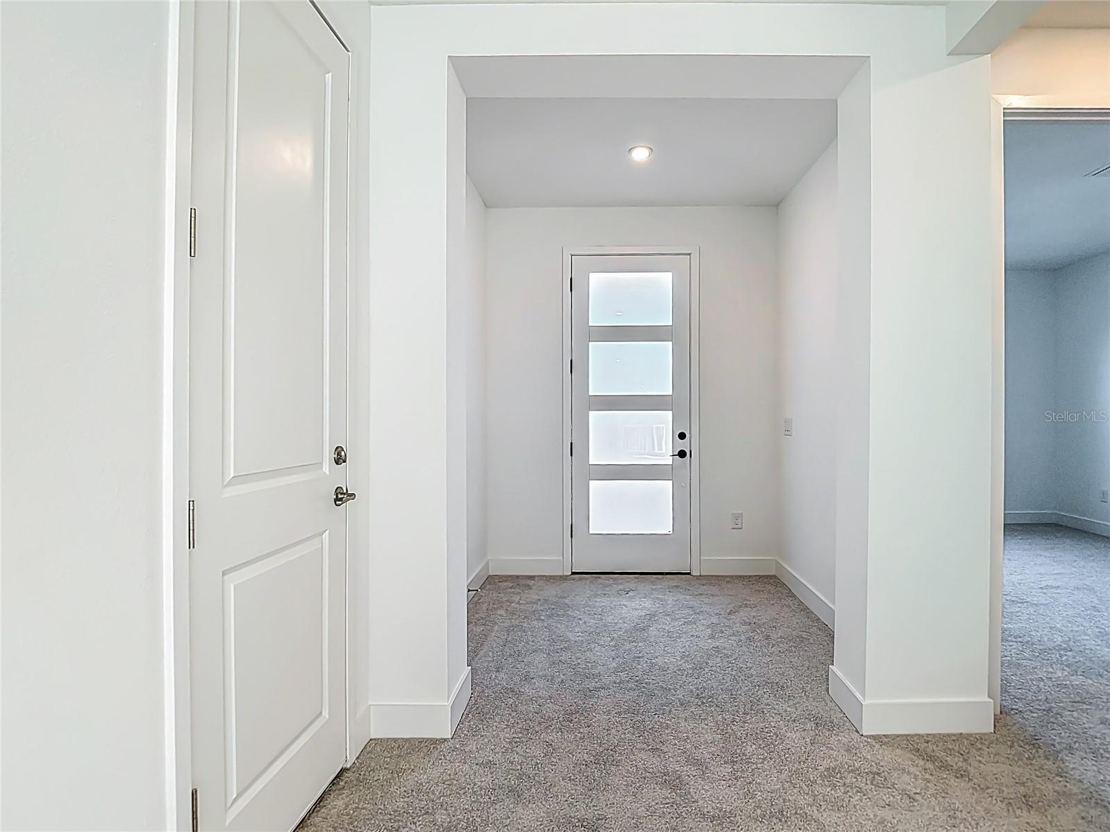 Listing photo id 5 for 4614 Euclid Avenue