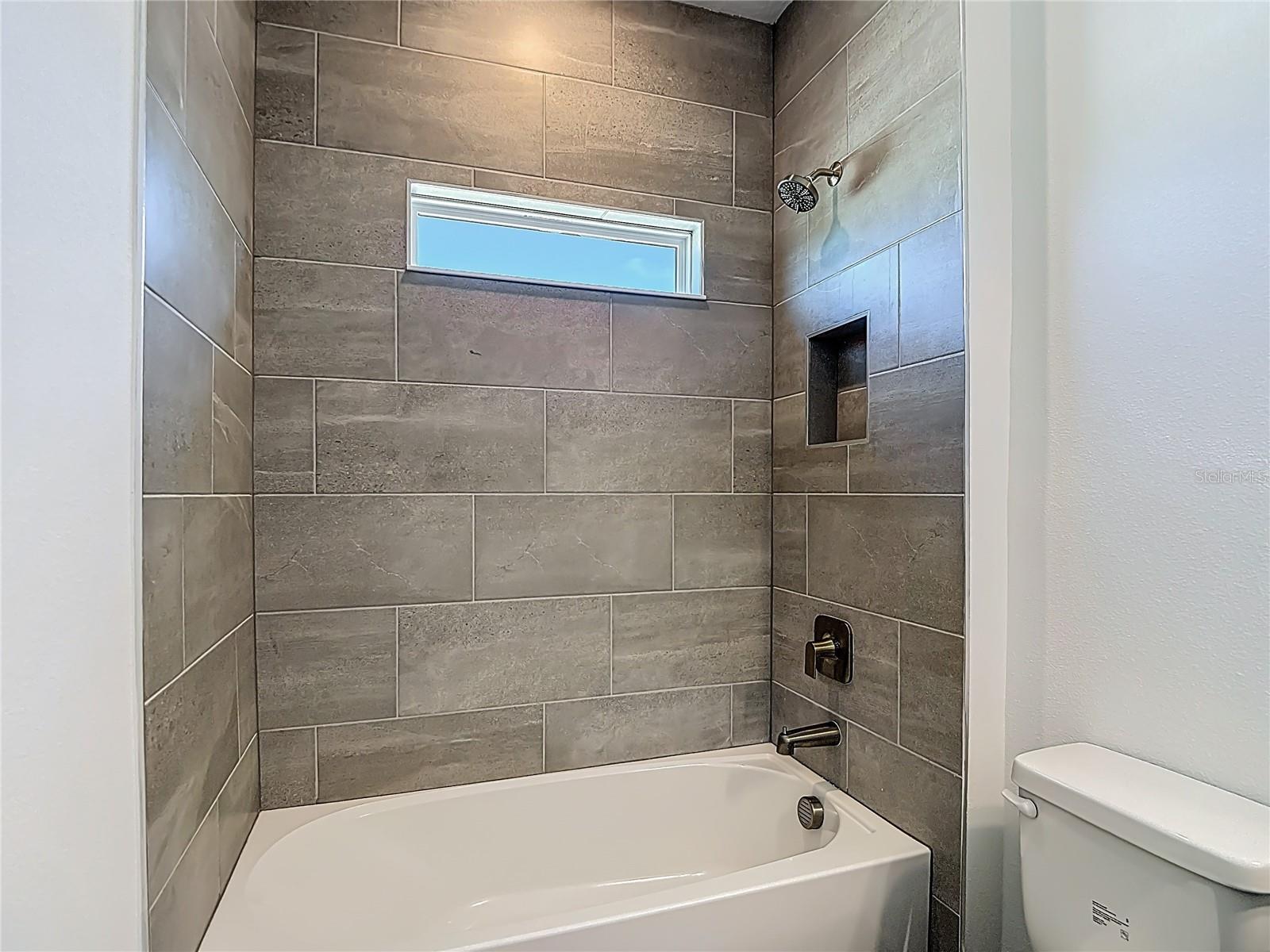 Listing photo id 71 for 4614 Euclid Avenue