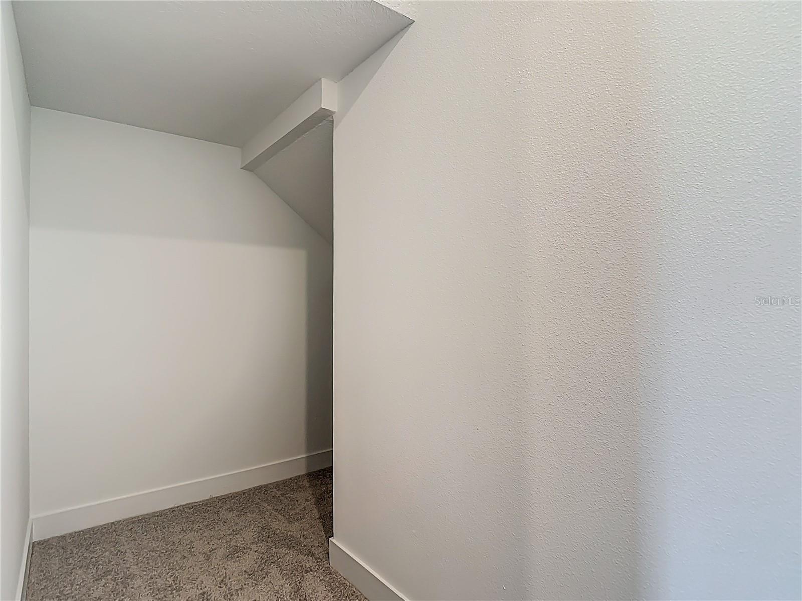 Listing photo id 73 for 4614 Euclid Avenue