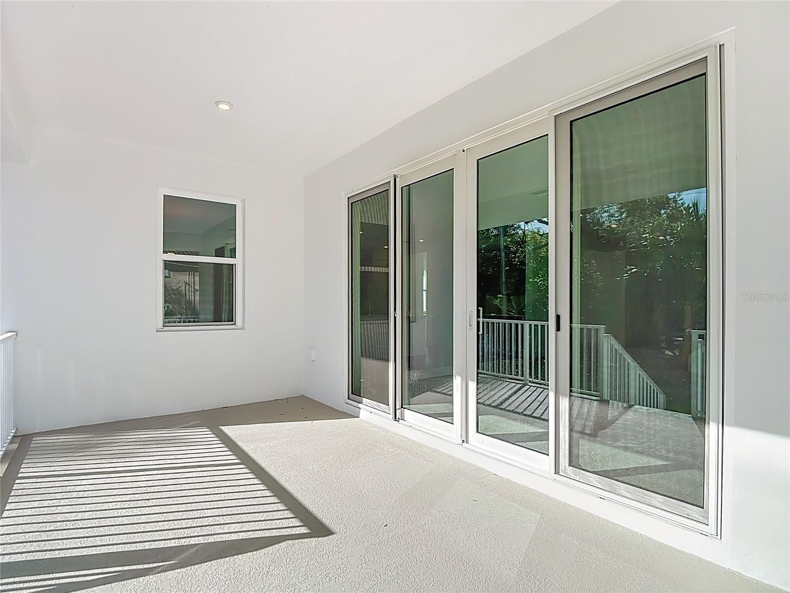 Listing photo id 79 for 4614 Euclid Avenue