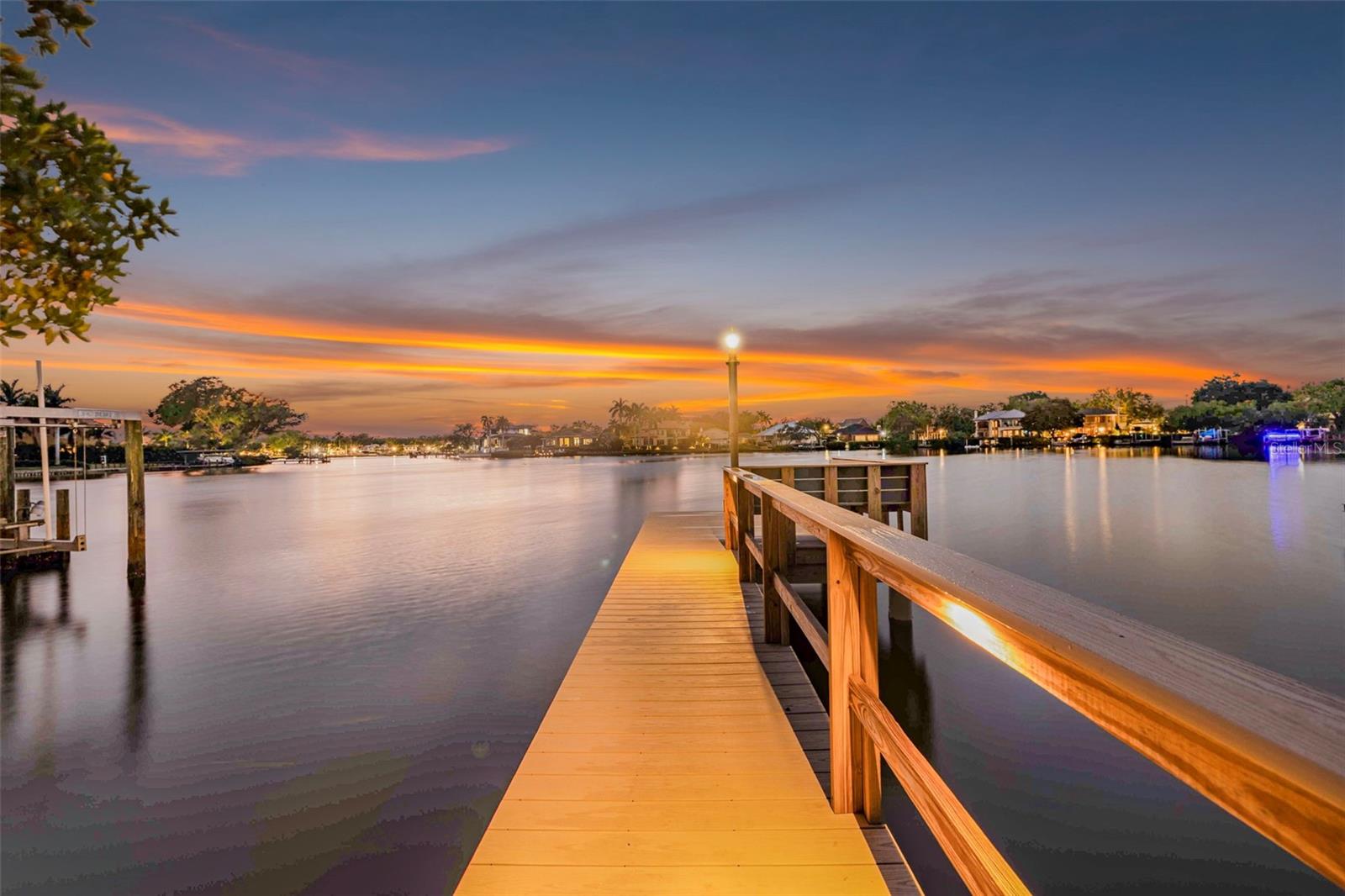 Details for 490 Coffee Pot Riviera Ne, ST PETERSBURG, FL 33704