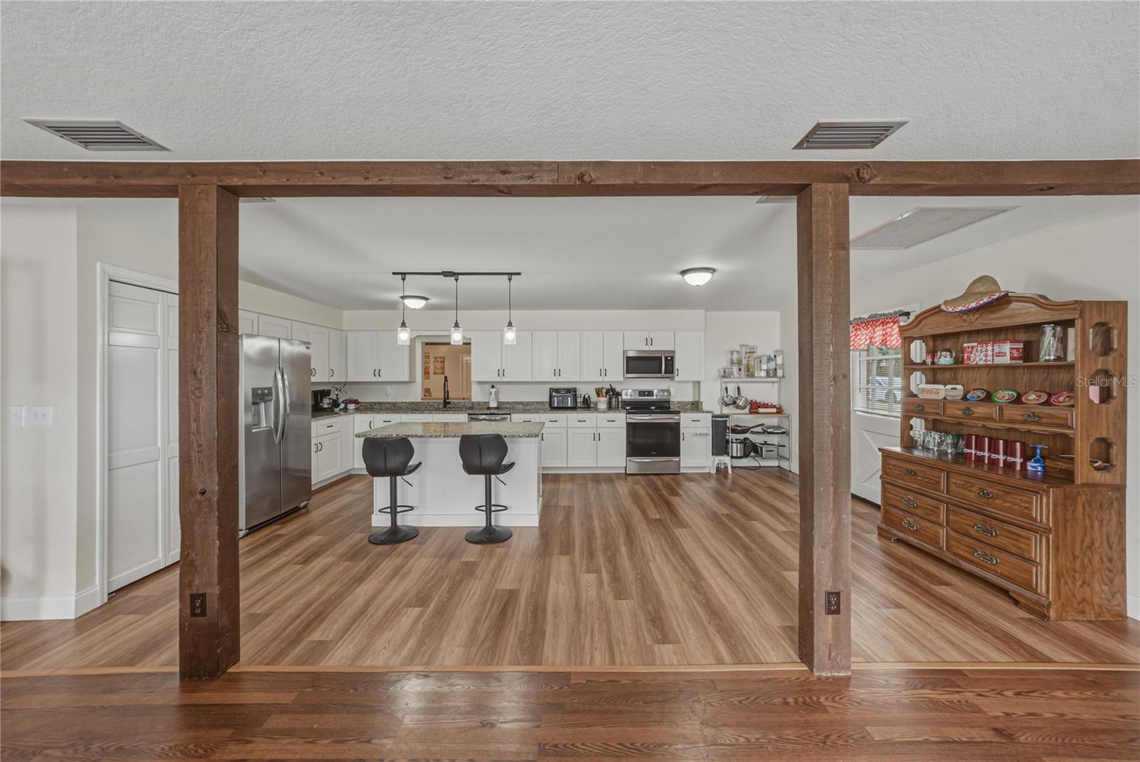 Image 11 of 74 For 609 Pipkin Road