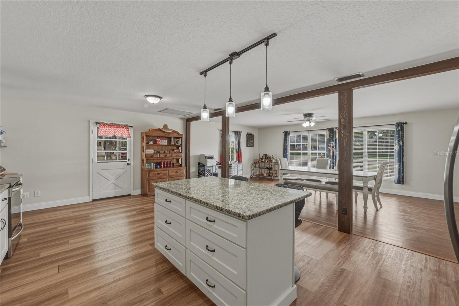 Image 16 of 74 For 609 Pipkin Road