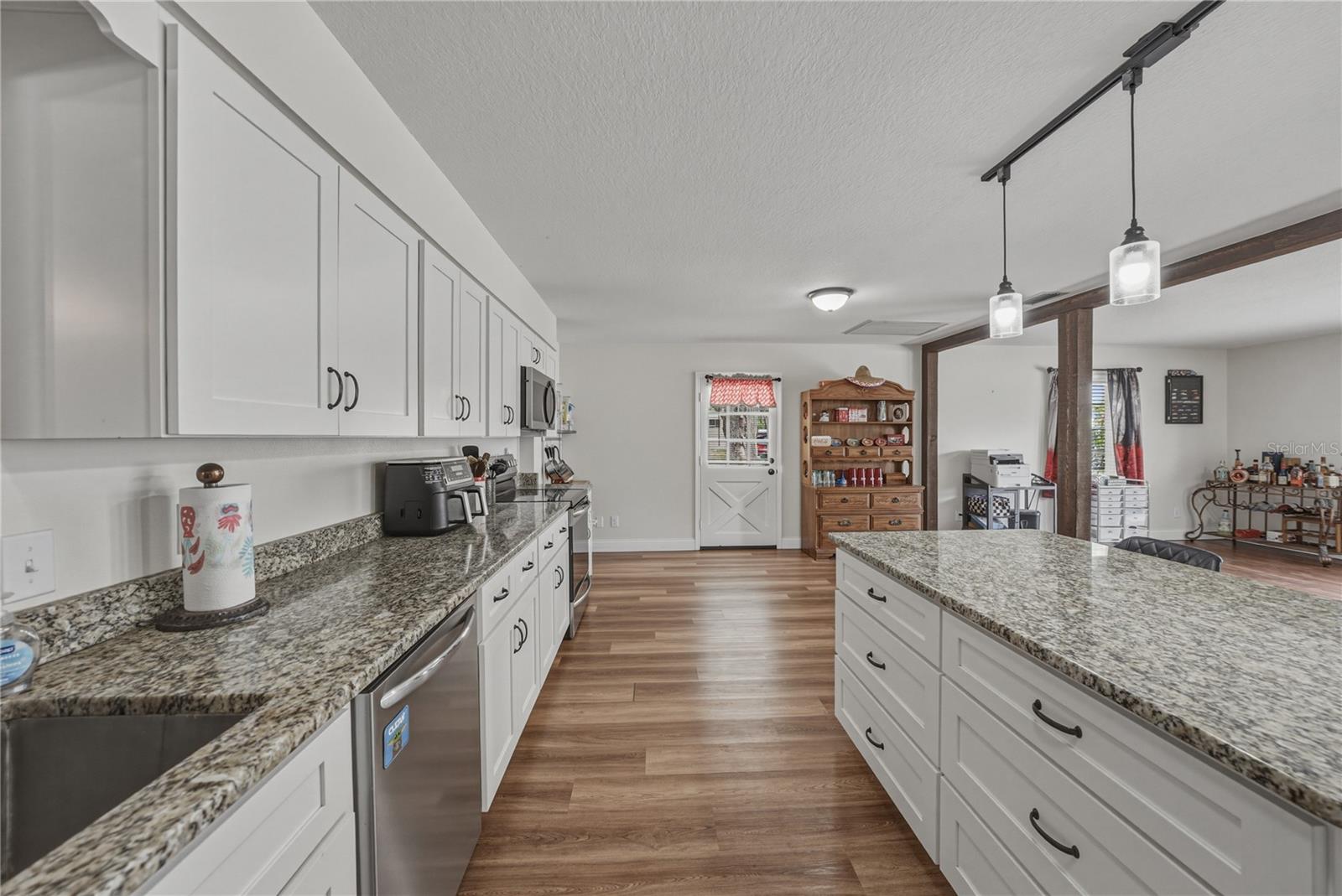 Image 17 of 74 For 609 Pipkin Road