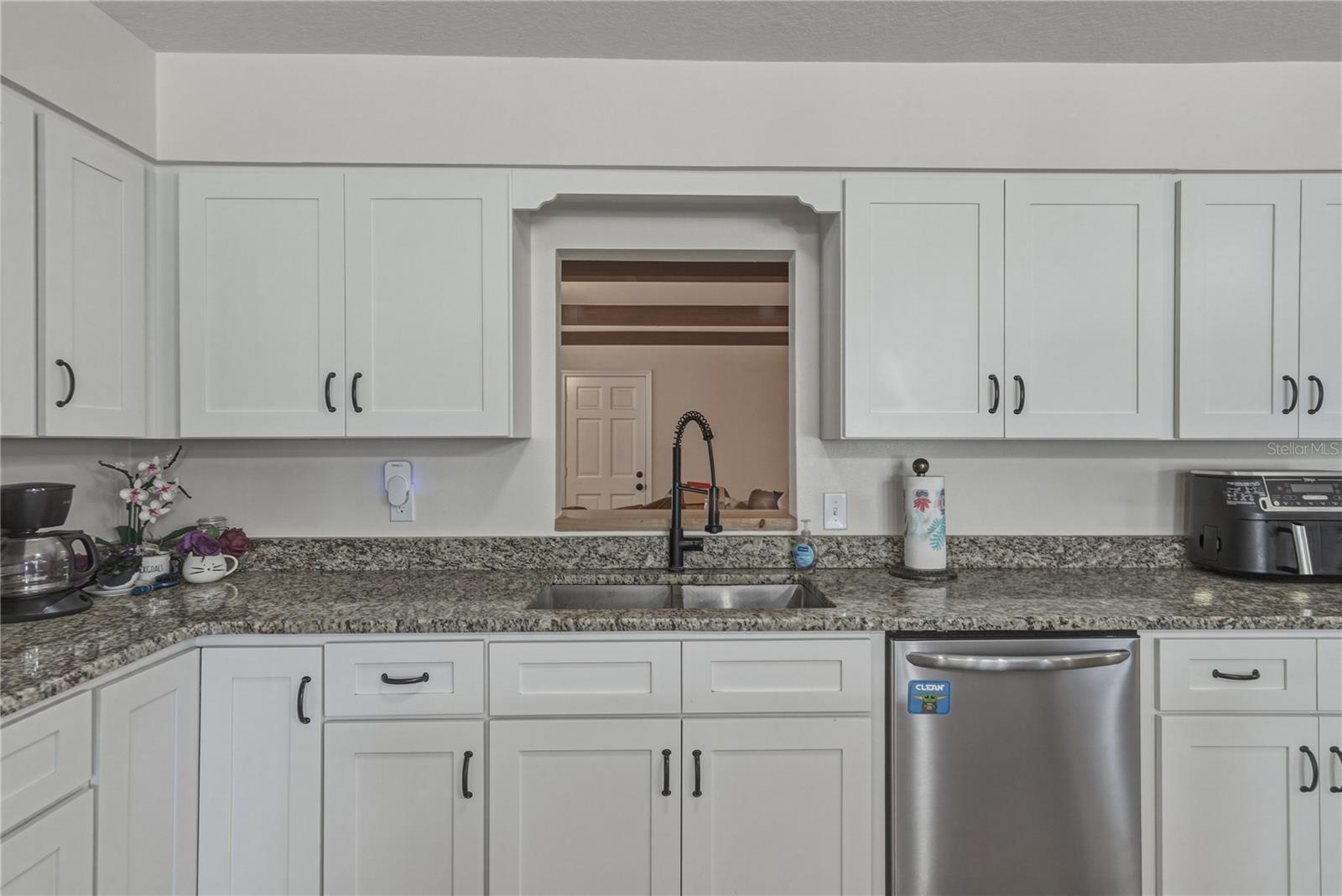 Image 18 of 74 For 609 Pipkin Road