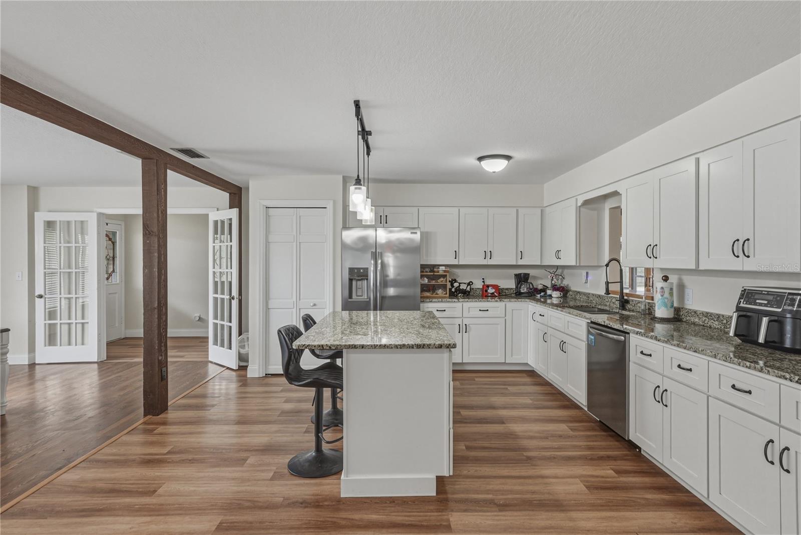 Image 20 of 74 For 609 Pipkin Road