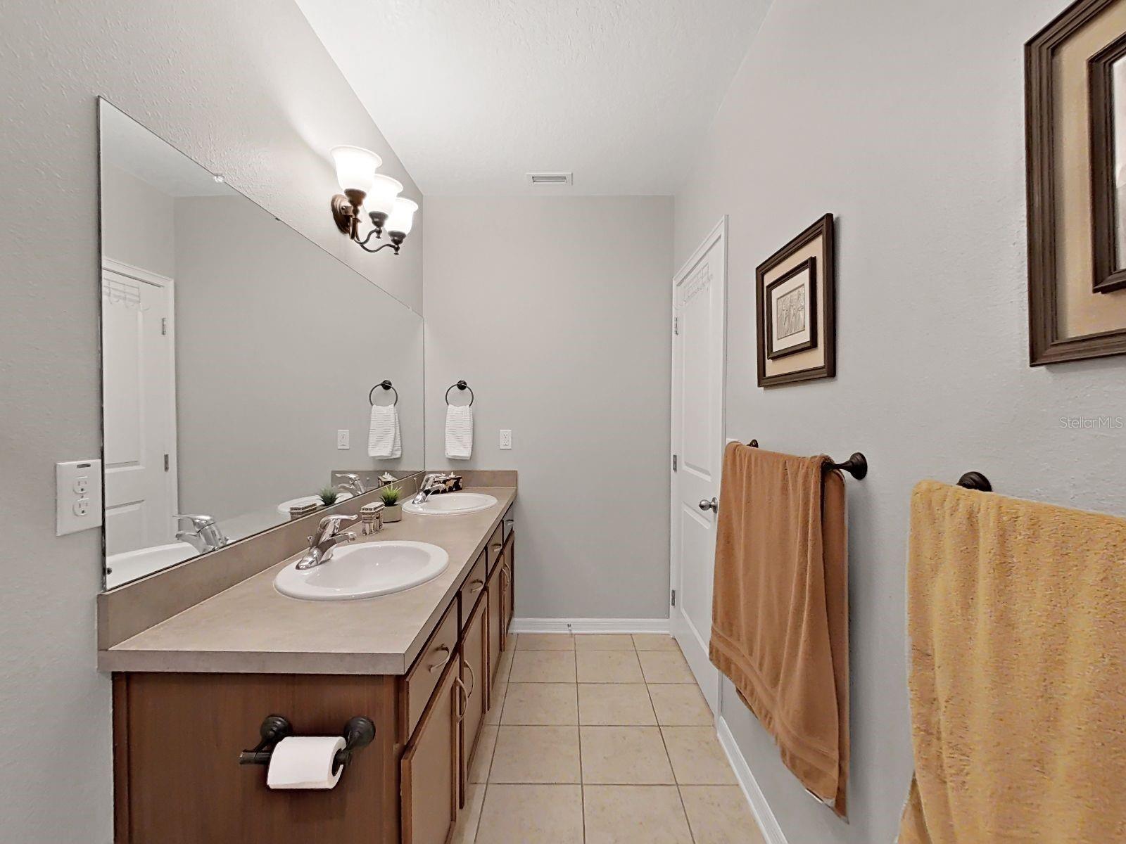 Image 14 of 37 For 14066 Finsbury Drive