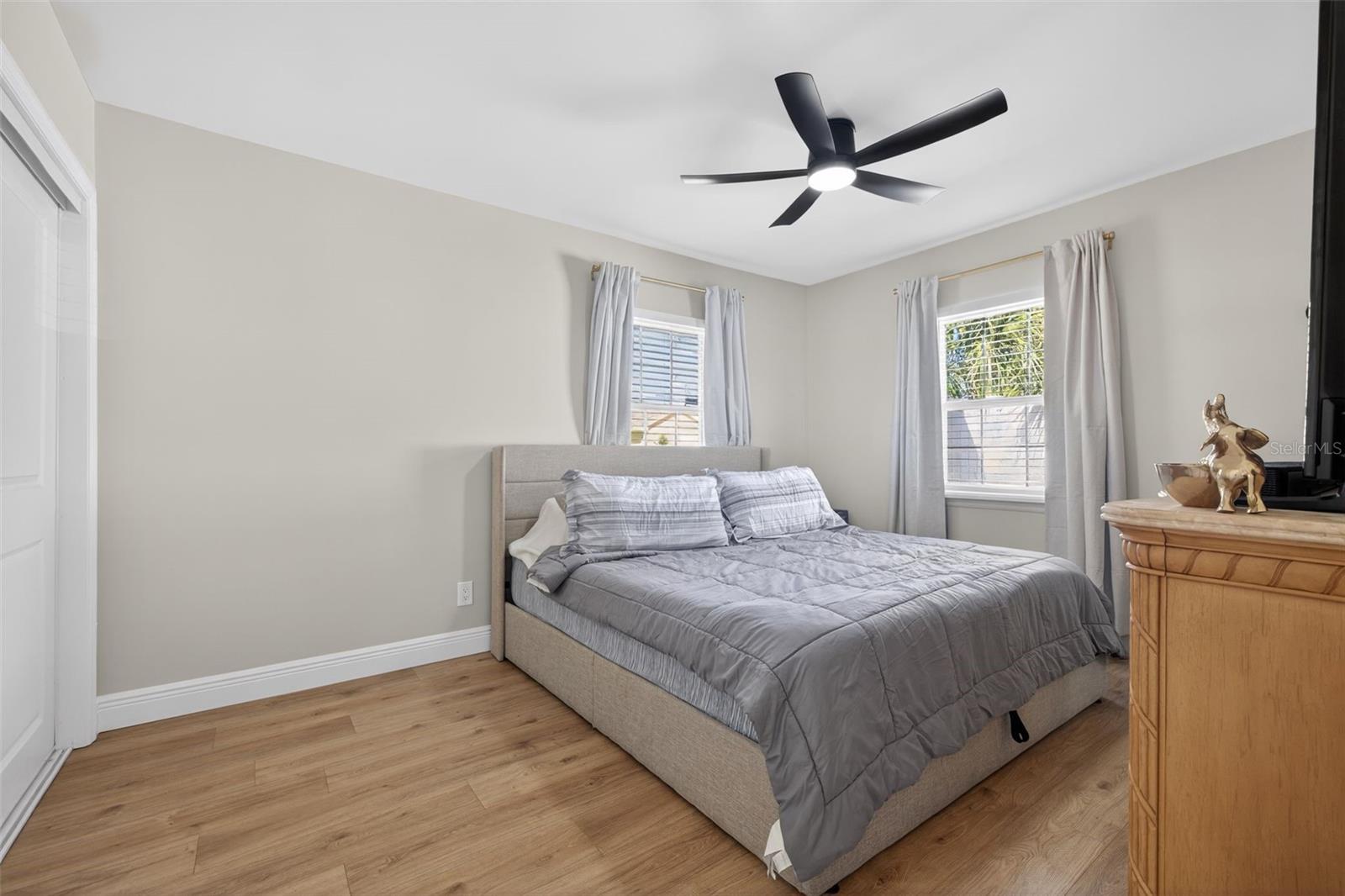 Image 12 of 31 For 4420 Pompano Drive Se