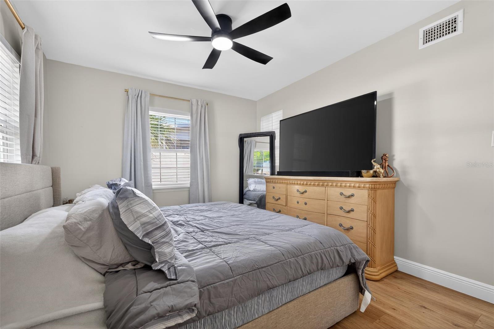 Image 13 of 31 For 4420 Pompano Drive Se