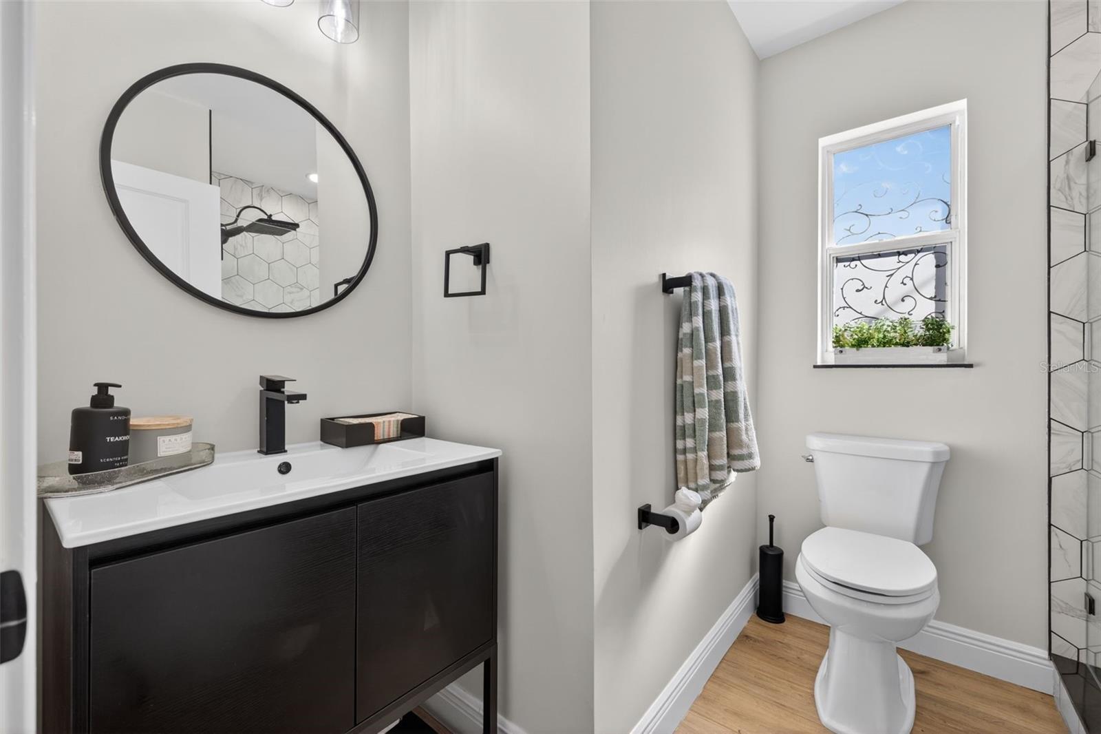 Image 15 of 31 For 4420 Pompano Drive Se