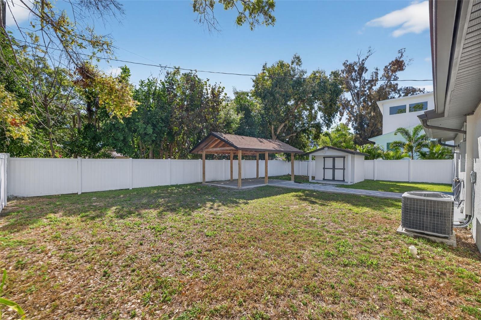 Image 2 of 31 For 4420 Pompano Drive Se