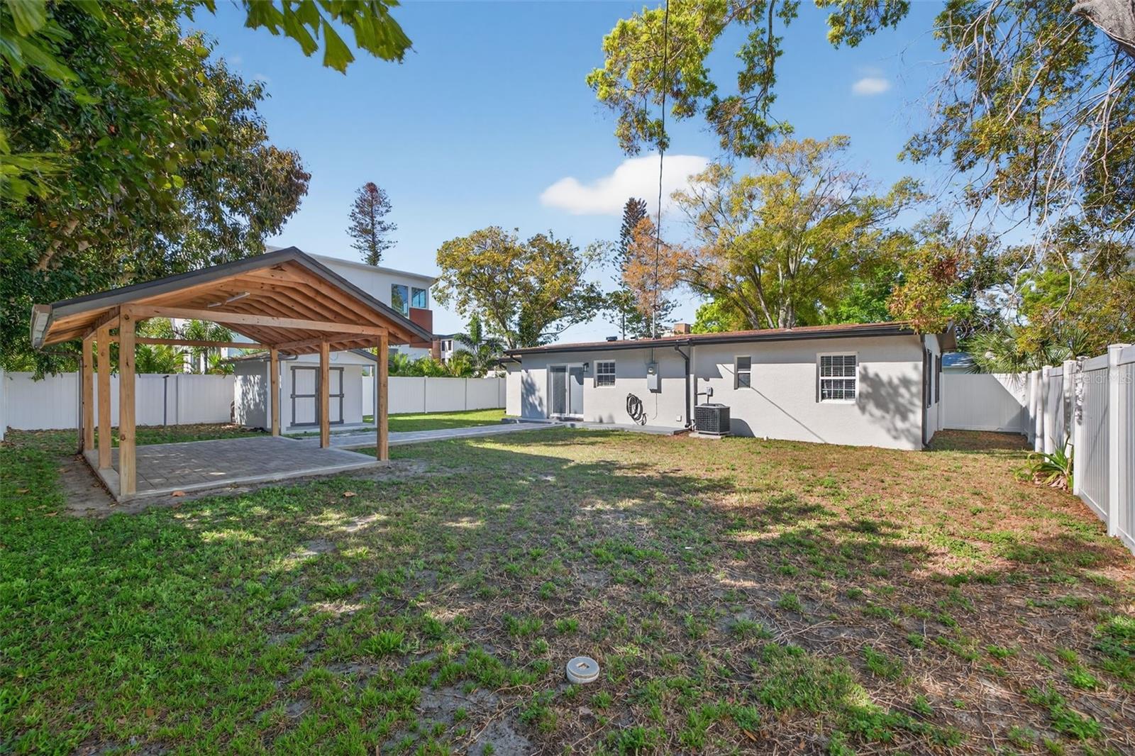 Image 21 of 31 For 4420 Pompano Drive Se