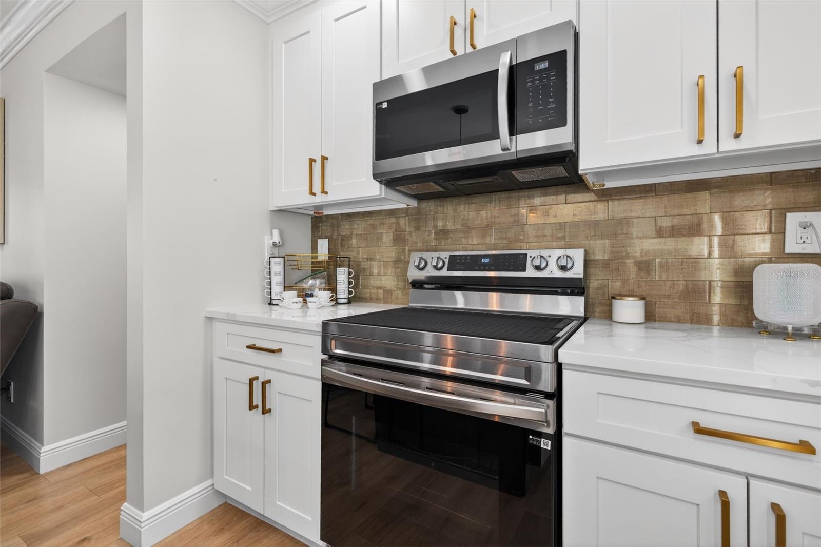 Image 3 of 31 For 4420 Pompano Drive Se