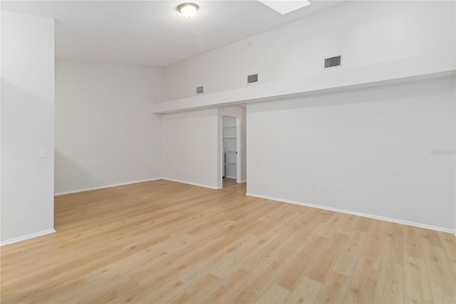 Image 4 of 23 For 602 Rodeo Drive