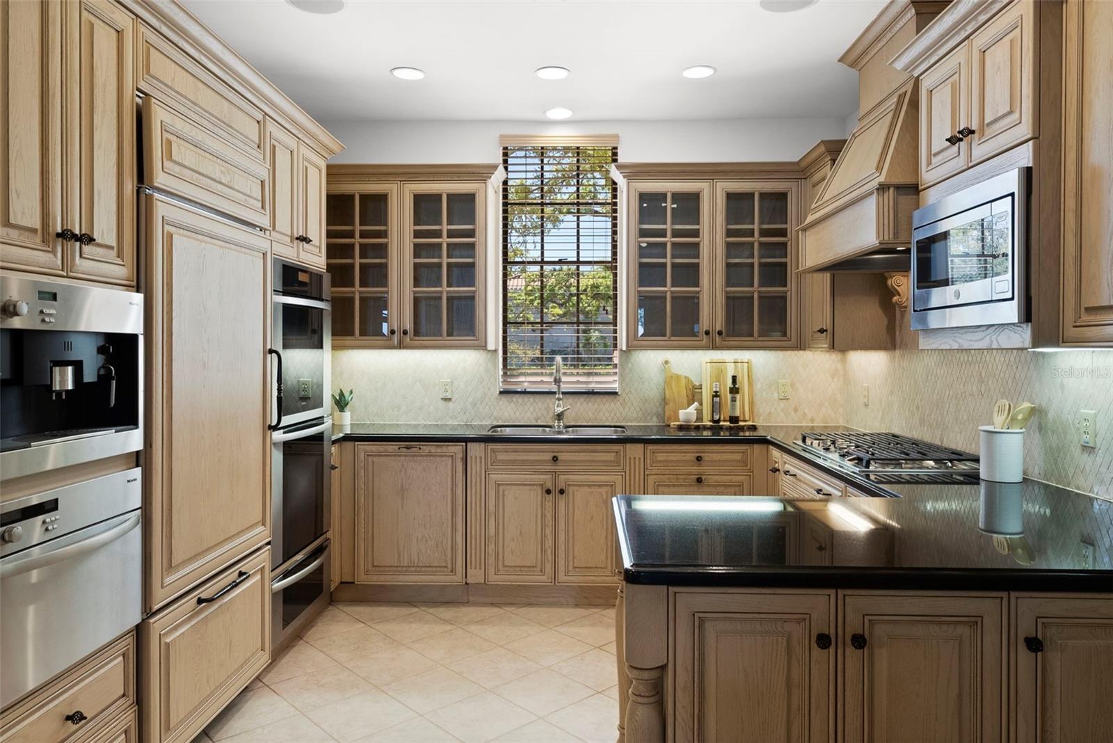 Image 18 of 84 For 5010 Bayshore Boulevard 4