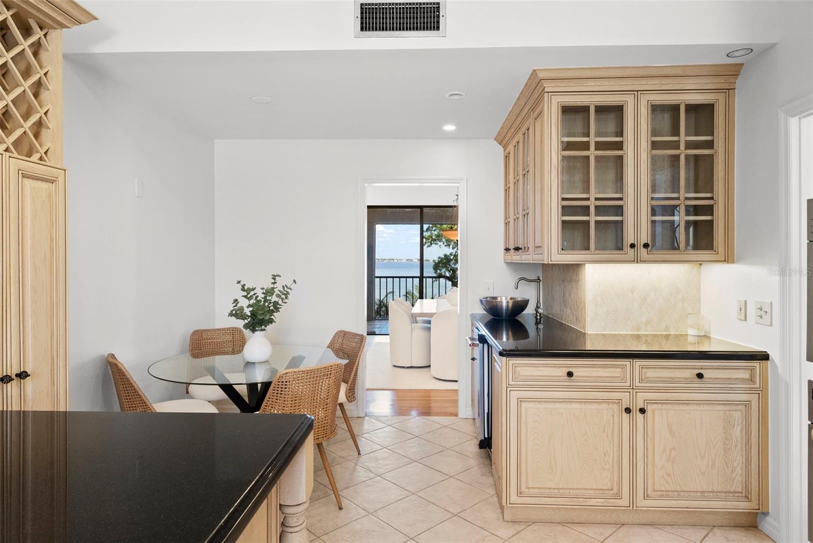 Image 21 of 84 For 5010 Bayshore Boulevard 4