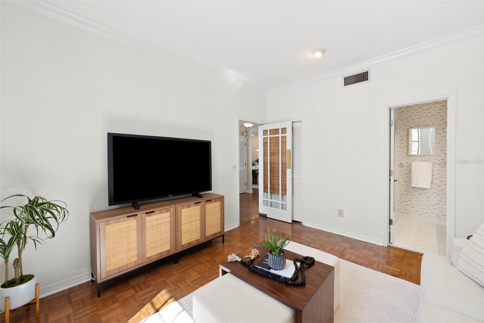 Image 23 of 84 For 5010 Bayshore Boulevard 4