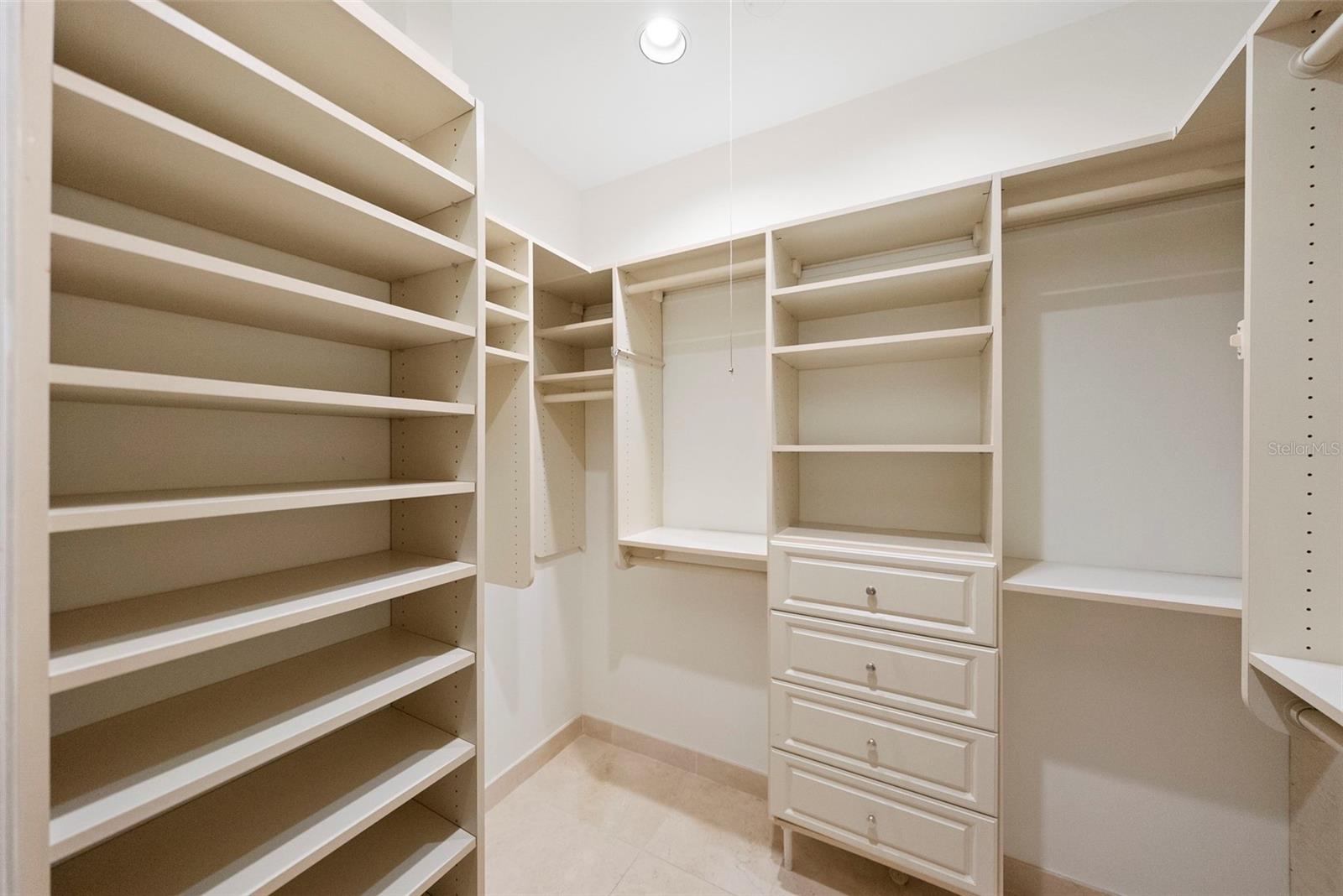 Image 37 of 84 For 5010 Bayshore Boulevard 4