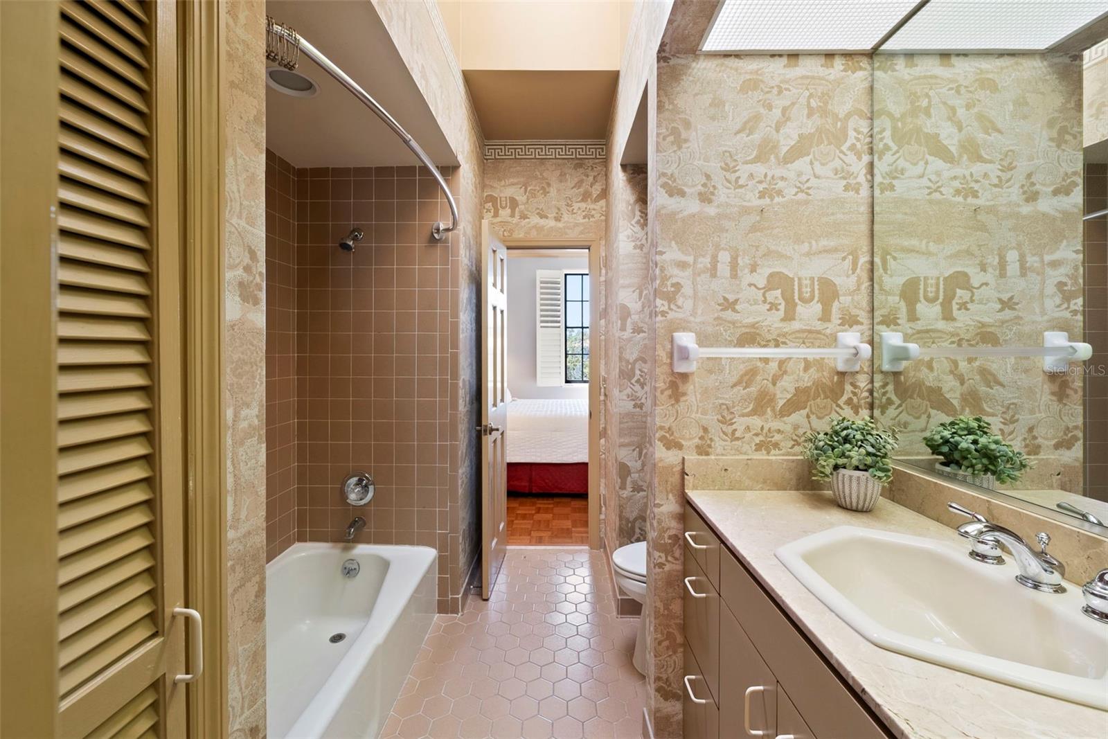 Image 47 of 84 For 5010 Bayshore Boulevard 4