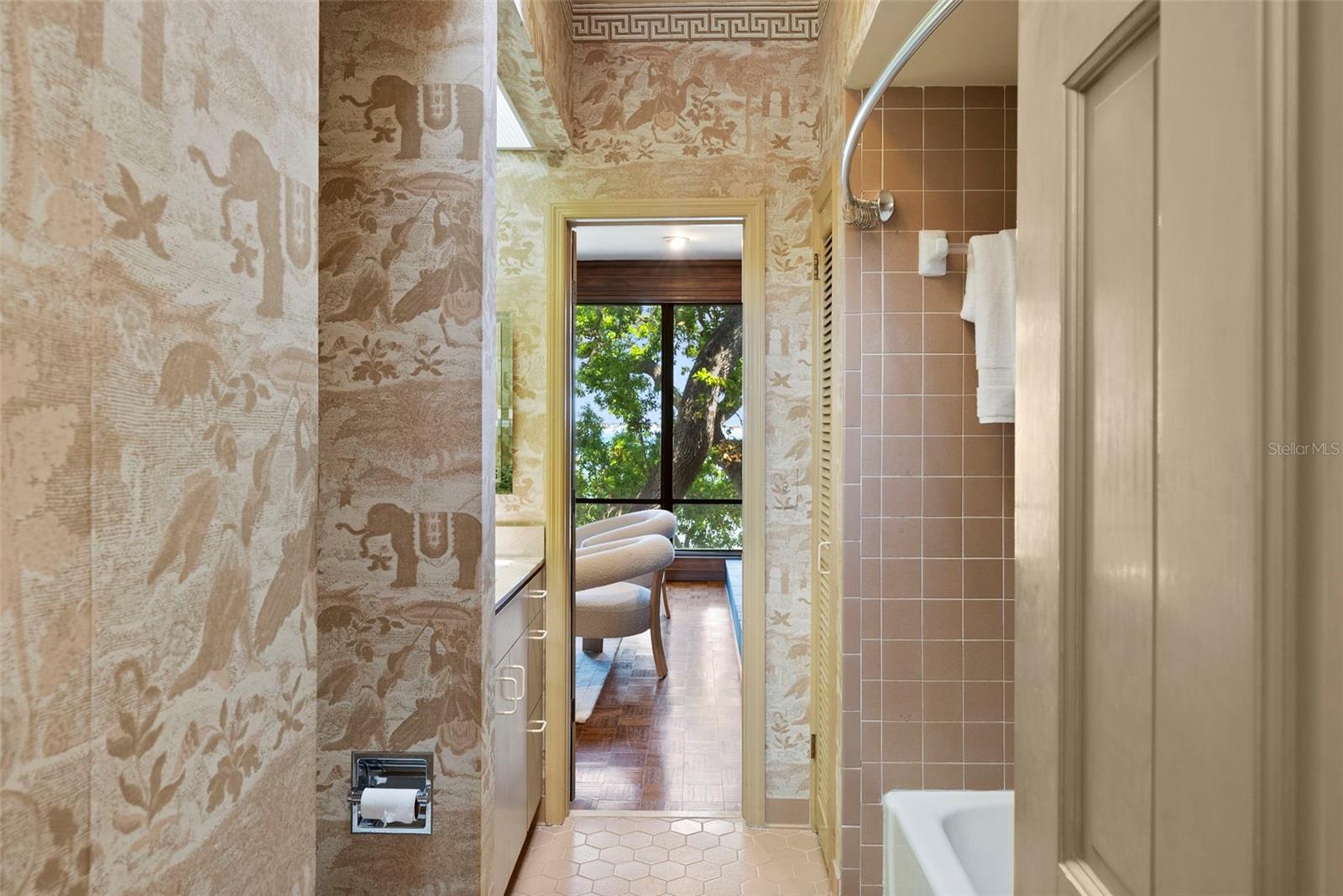 Image 48 of 84 For 5010 Bayshore Boulevard 4