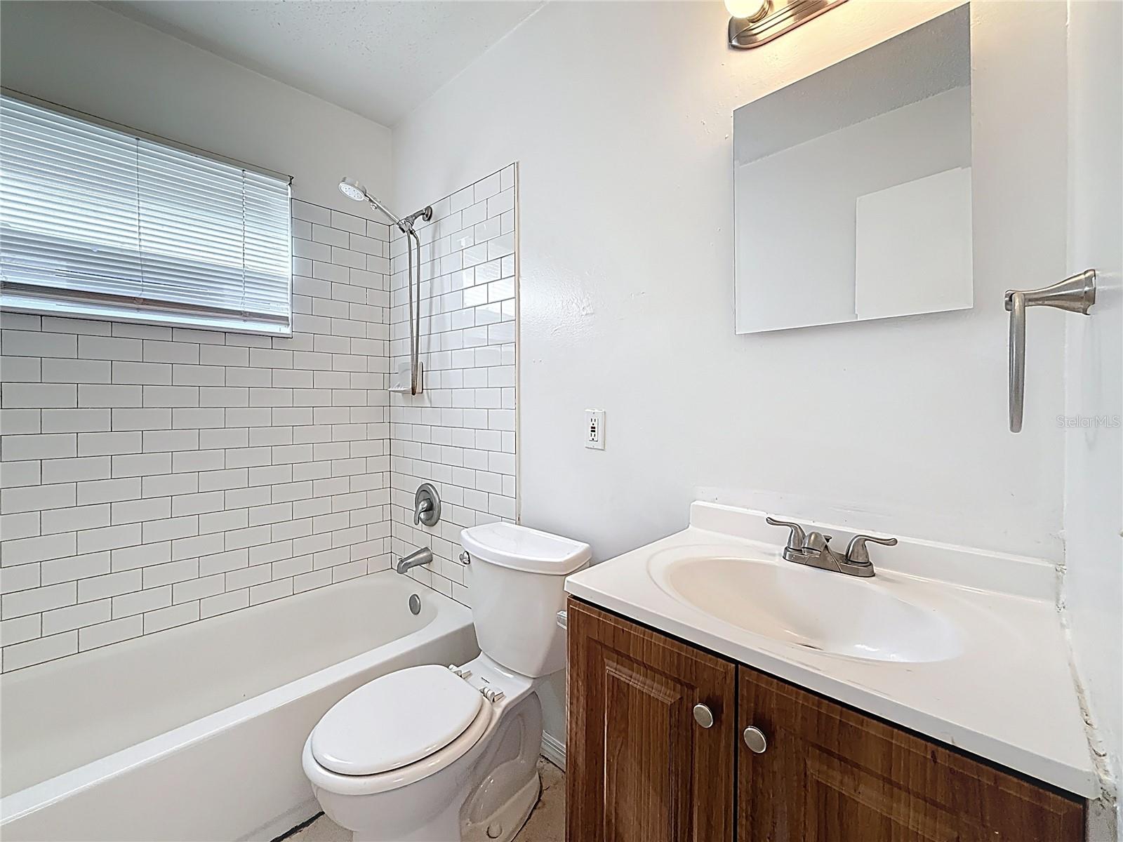 Listing photo id 10 for 2319 18th Avenue Sw