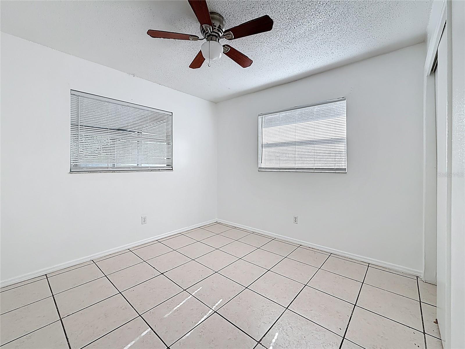 Listing photo id 11 for 2319 18th Avenue Sw