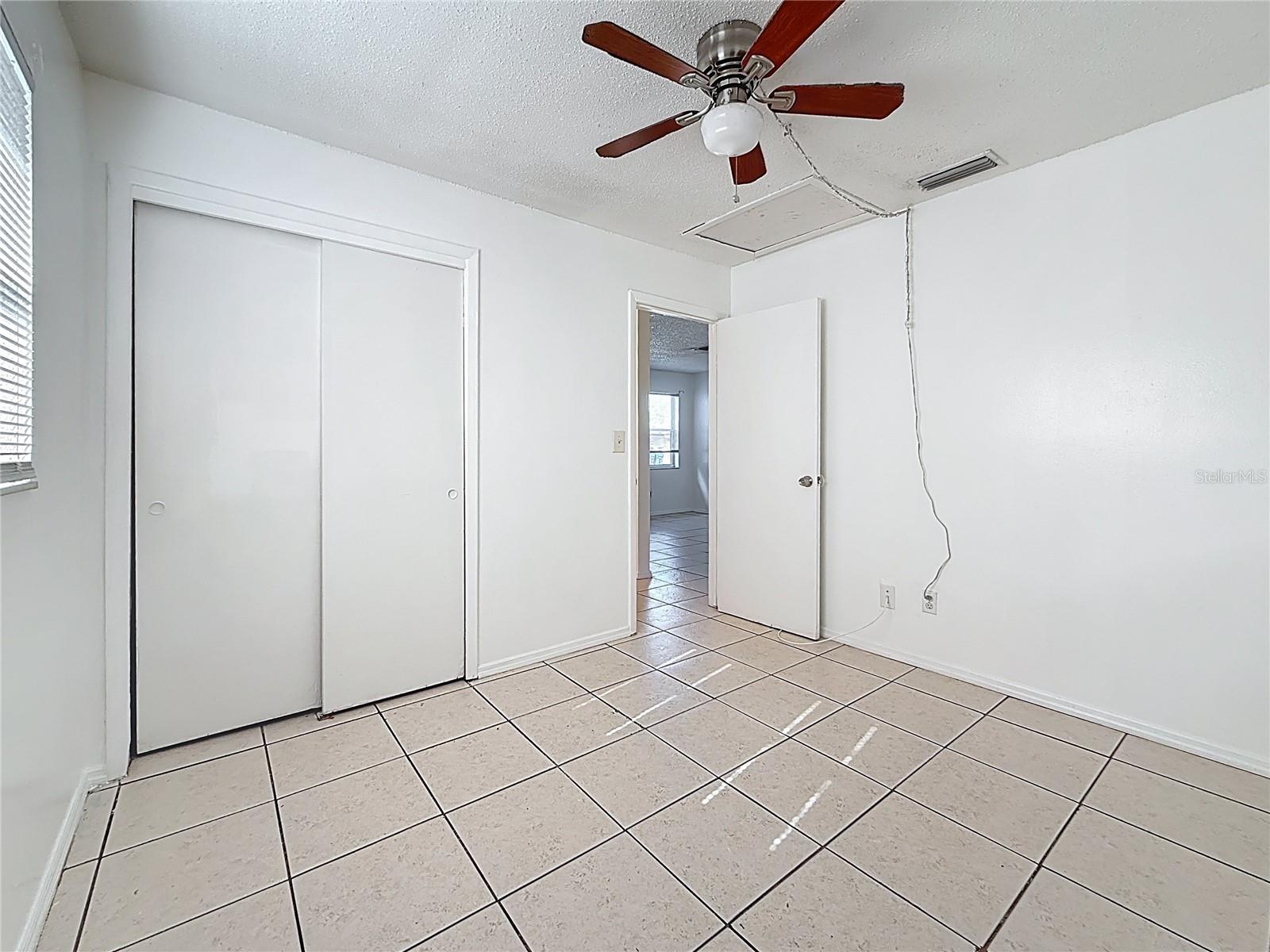 Listing photo id 12 for 2319 18th Avenue Sw