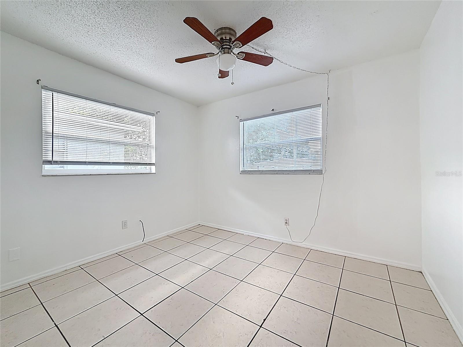 Listing photo id 14 for 2319 18th Avenue Sw