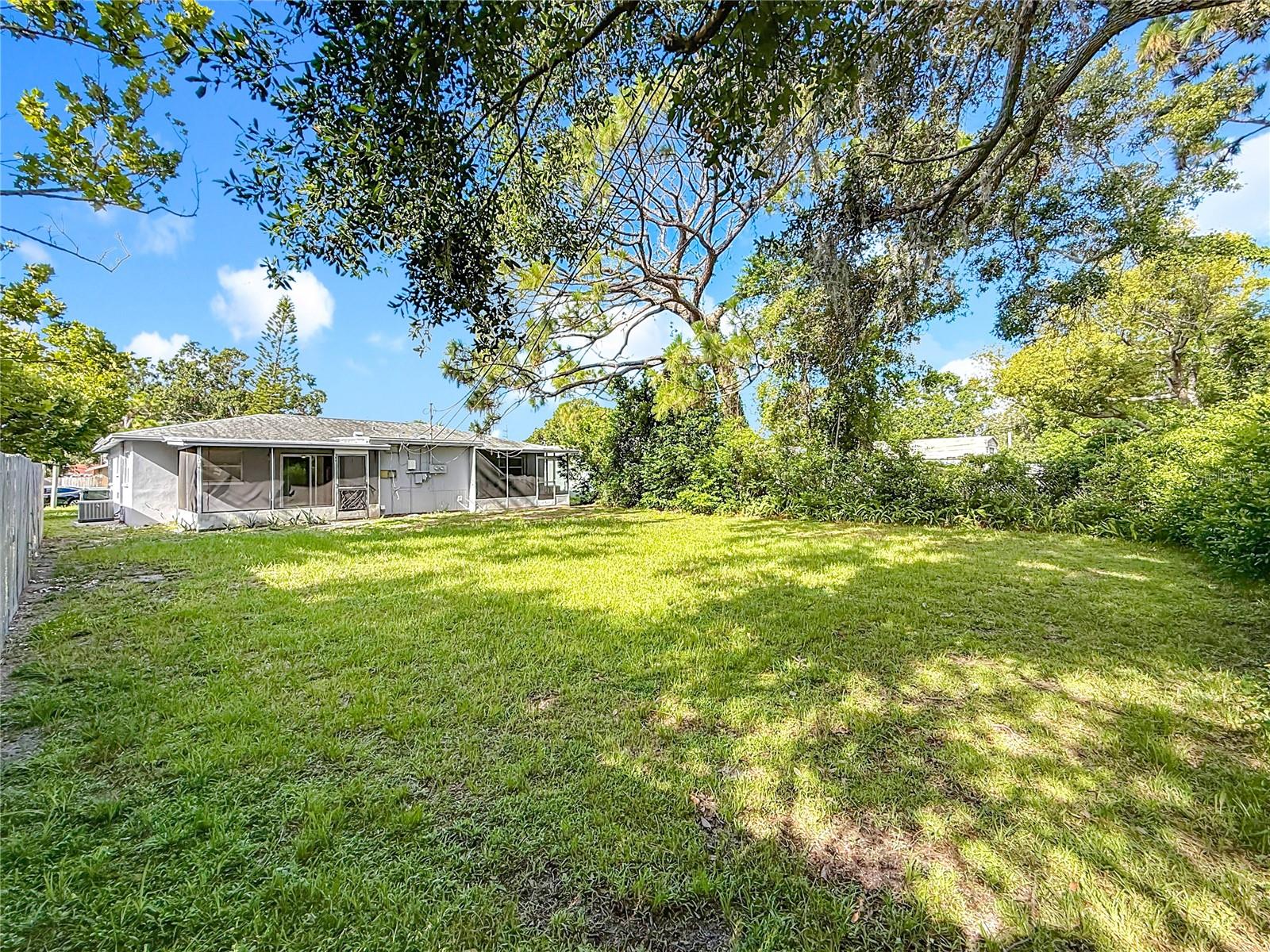 Listing photo id 21 for 2319 18th Avenue Sw