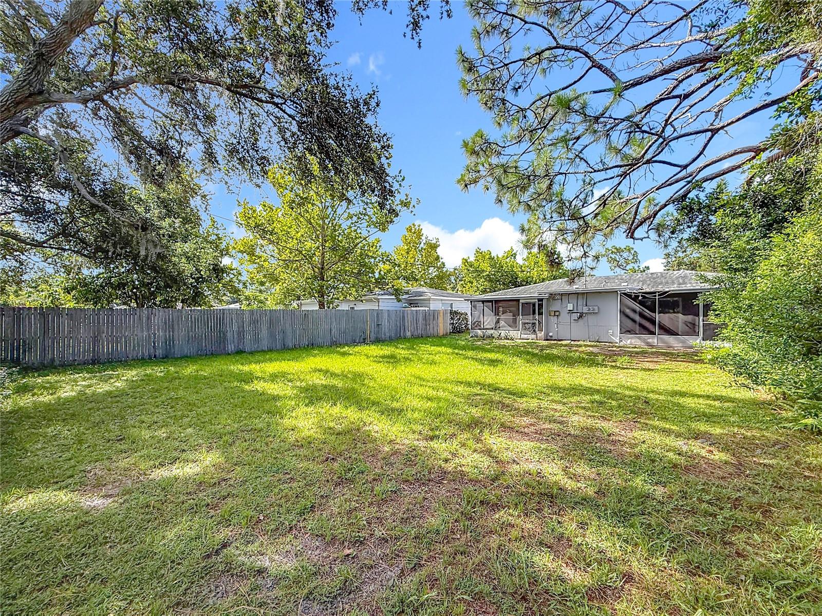 Listing photo id 22 for 2319 18th Avenue Sw