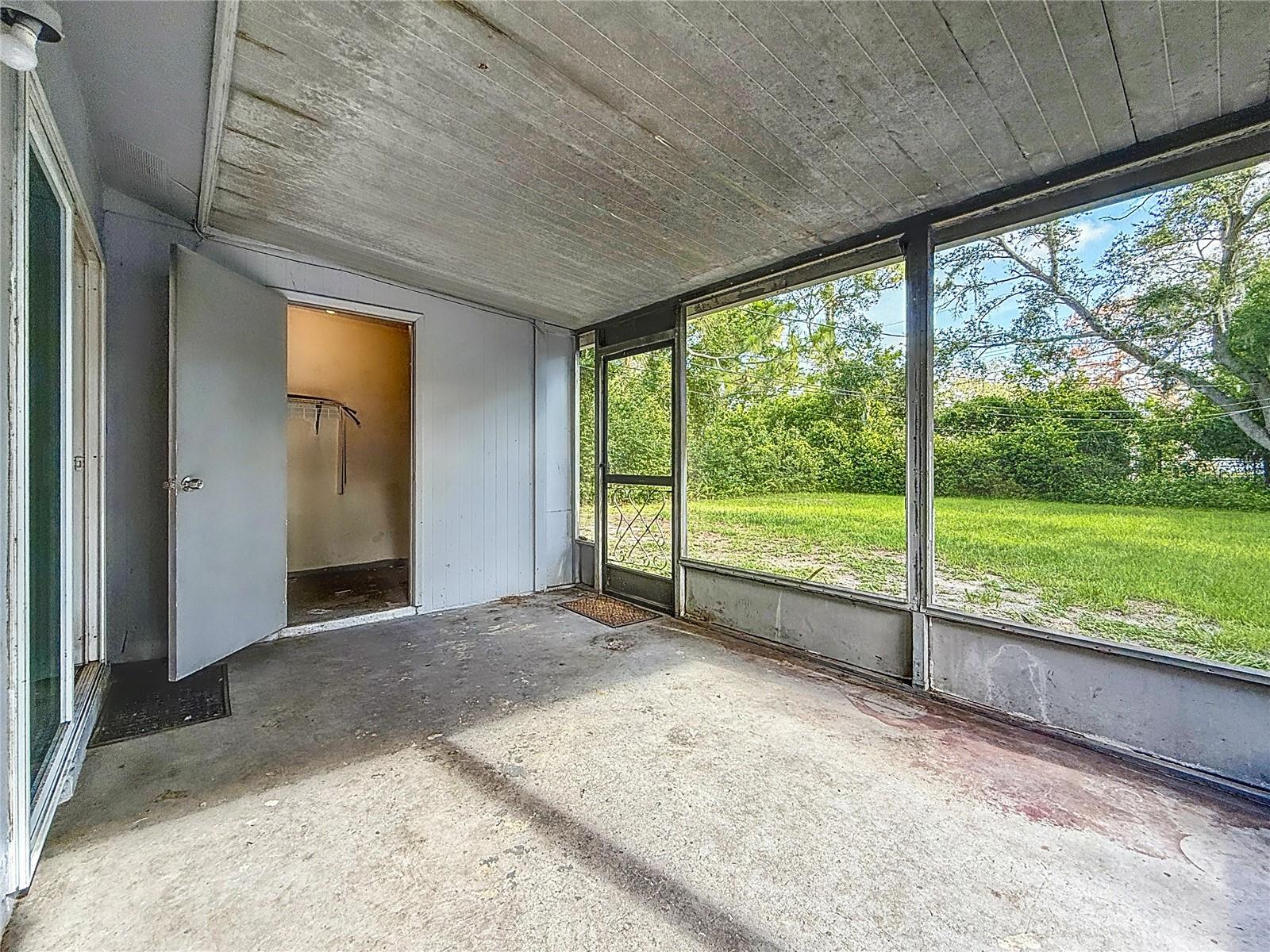 Listing photo id 25 for 2319 18th Avenue Sw