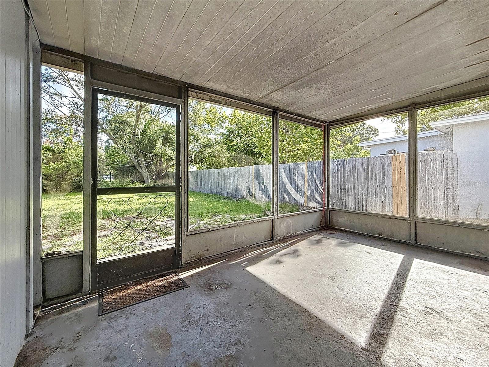 Listing photo id 27 for 2319 18th Avenue Sw