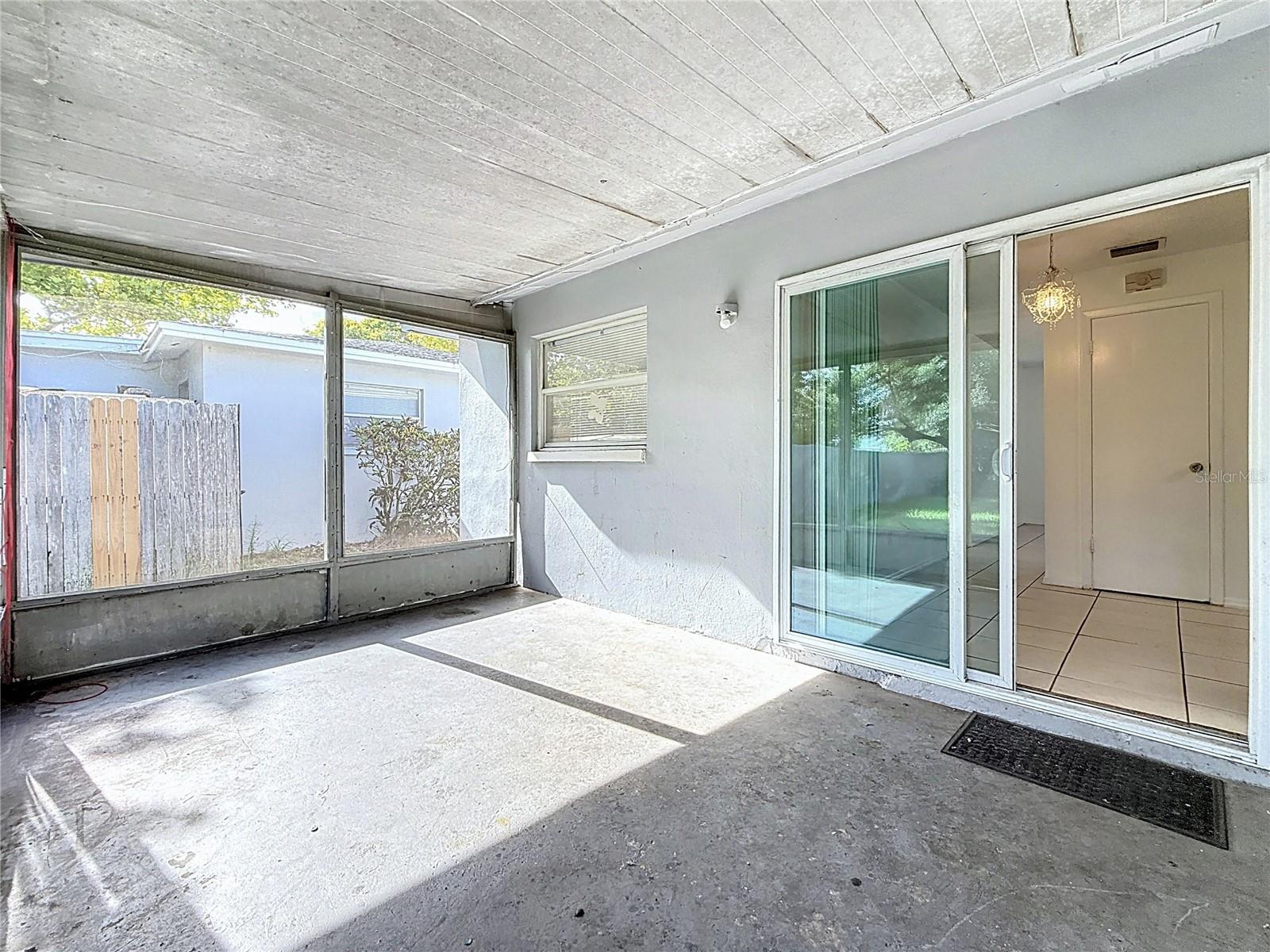 Listing photo id 28 for 2319 18th Avenue Sw