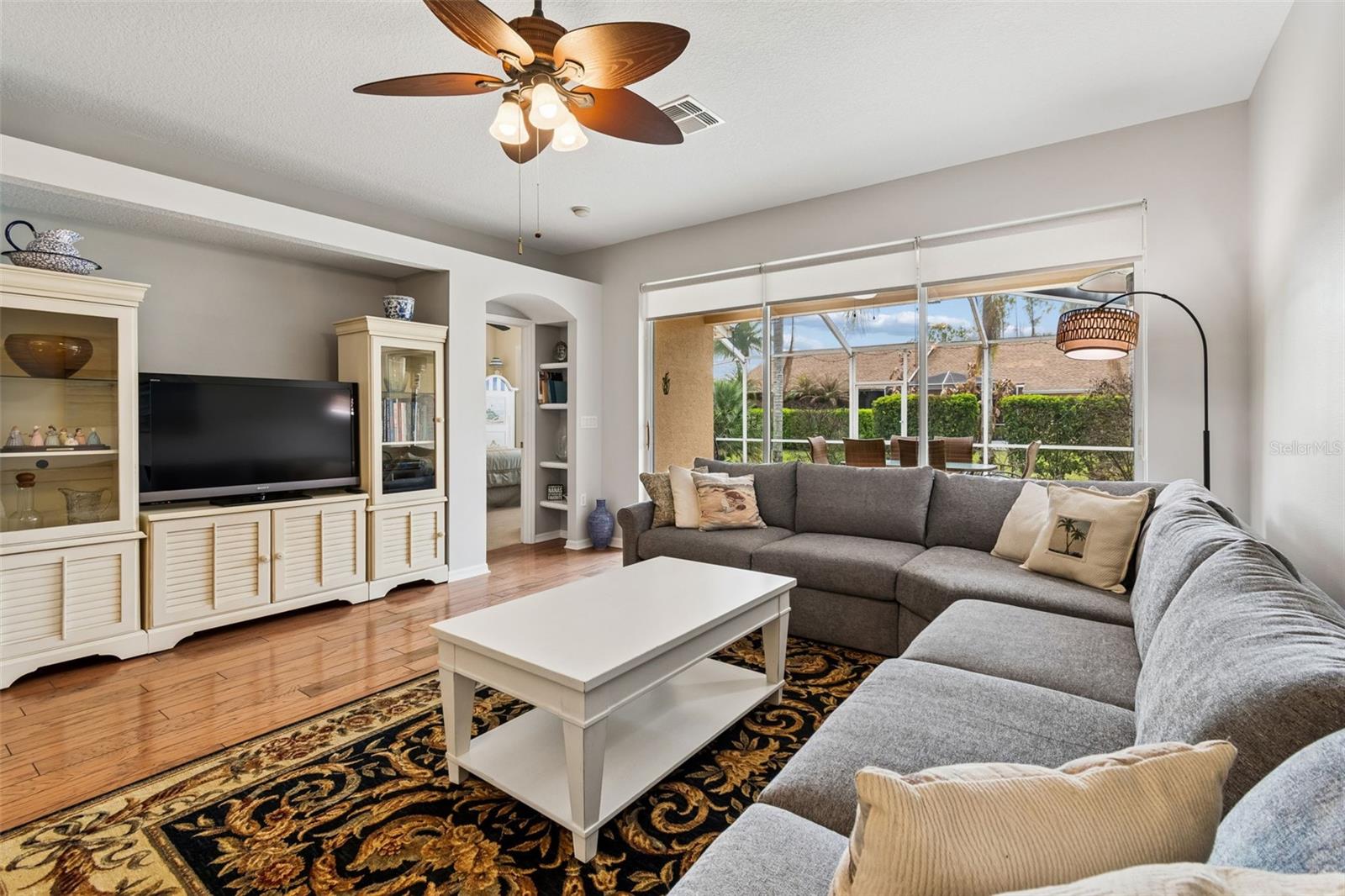 Image 16 of 80 For 20930 Jaffa Lane