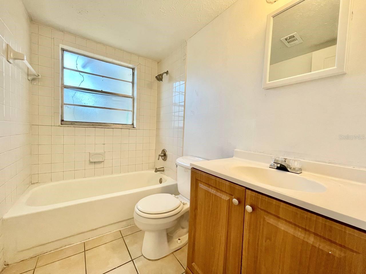 Image 9 of 11 For 3826 Lakeshore Drive B