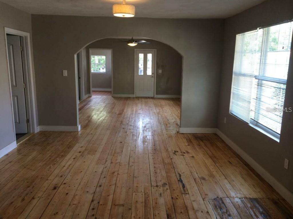 Image 3 of 8 For 514 Plaza Place