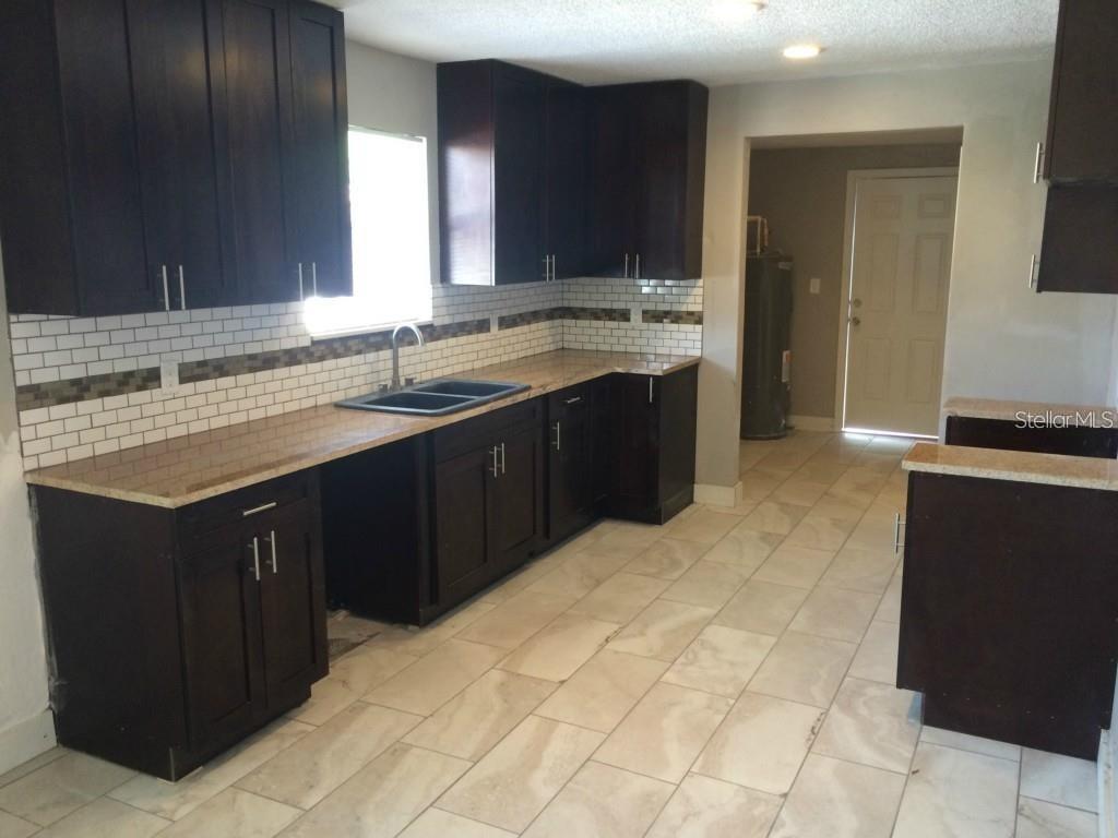 Image 5 of 8 For 514 Plaza Place