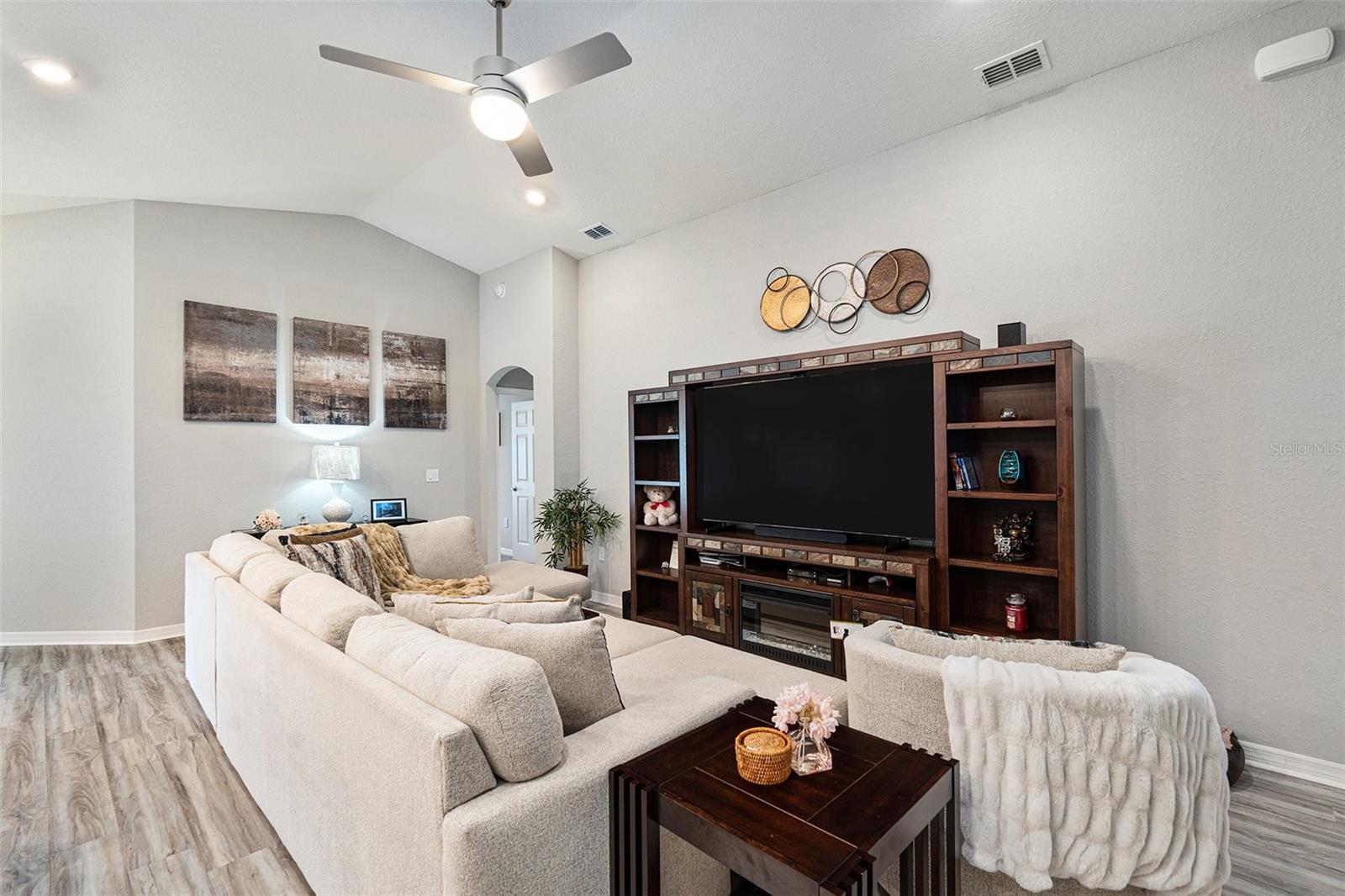 Image 8 of 33 For 6436 Pebblebrooke Way